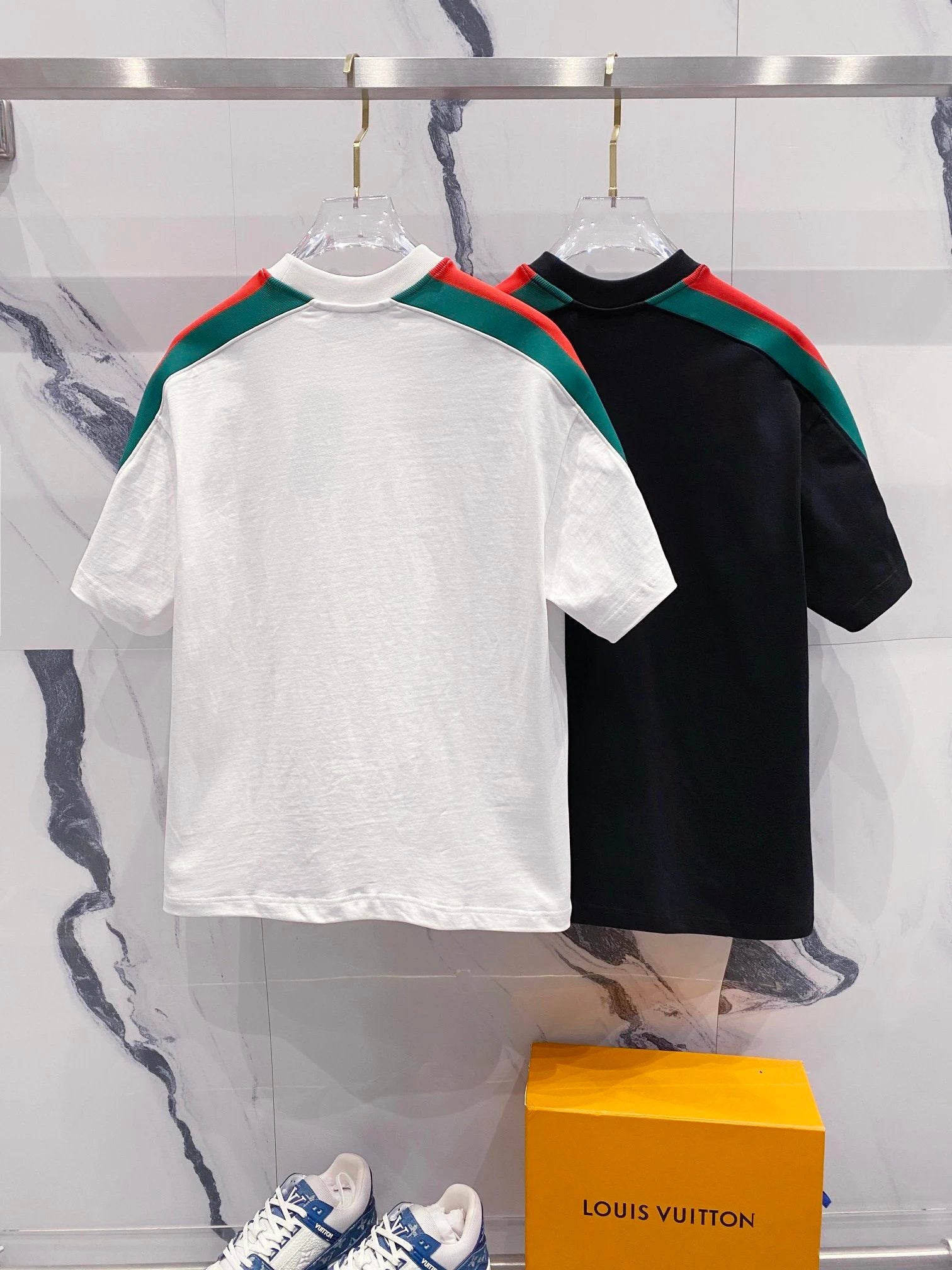 Gucci T-shirt Red and Green Ribbon Sleeve Patchwork Embroidery1921Letters LOGO round Neck Short Sleeve25ss New Pure Cotton Unisex Style T T-shirt OS Loose Bottoming Shirt