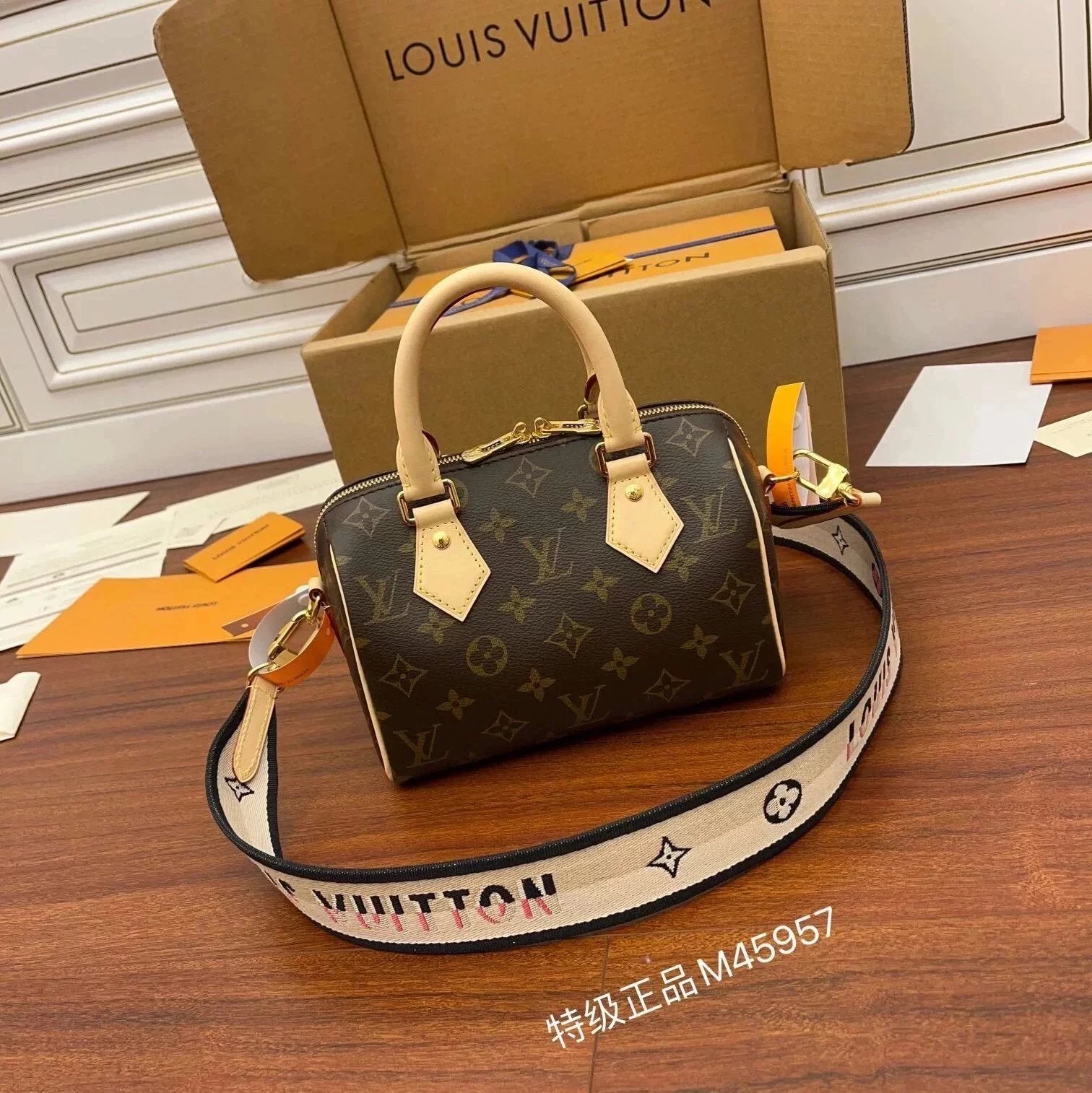 Louis Vuitton LV Women's Bag Top version Original Leather New Pillow Bag Wide Shoulder Strap Handbag Shoulder Messenger Bag Adjustable Shoulder Strap