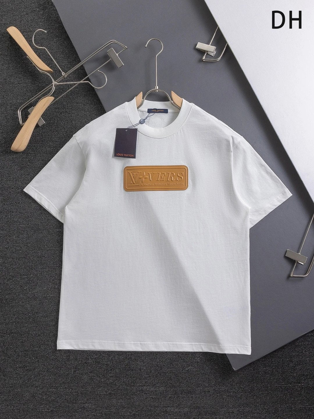 Louis Vuitton LV T-shirt Chest Patch Letter Print logo round Neck Short Sleeve25ss New Pure Cotton Unisex Style T T-shirt OS Loose Fit Base Shirt Half Sleeve T-Shirt Top Half Sleeve