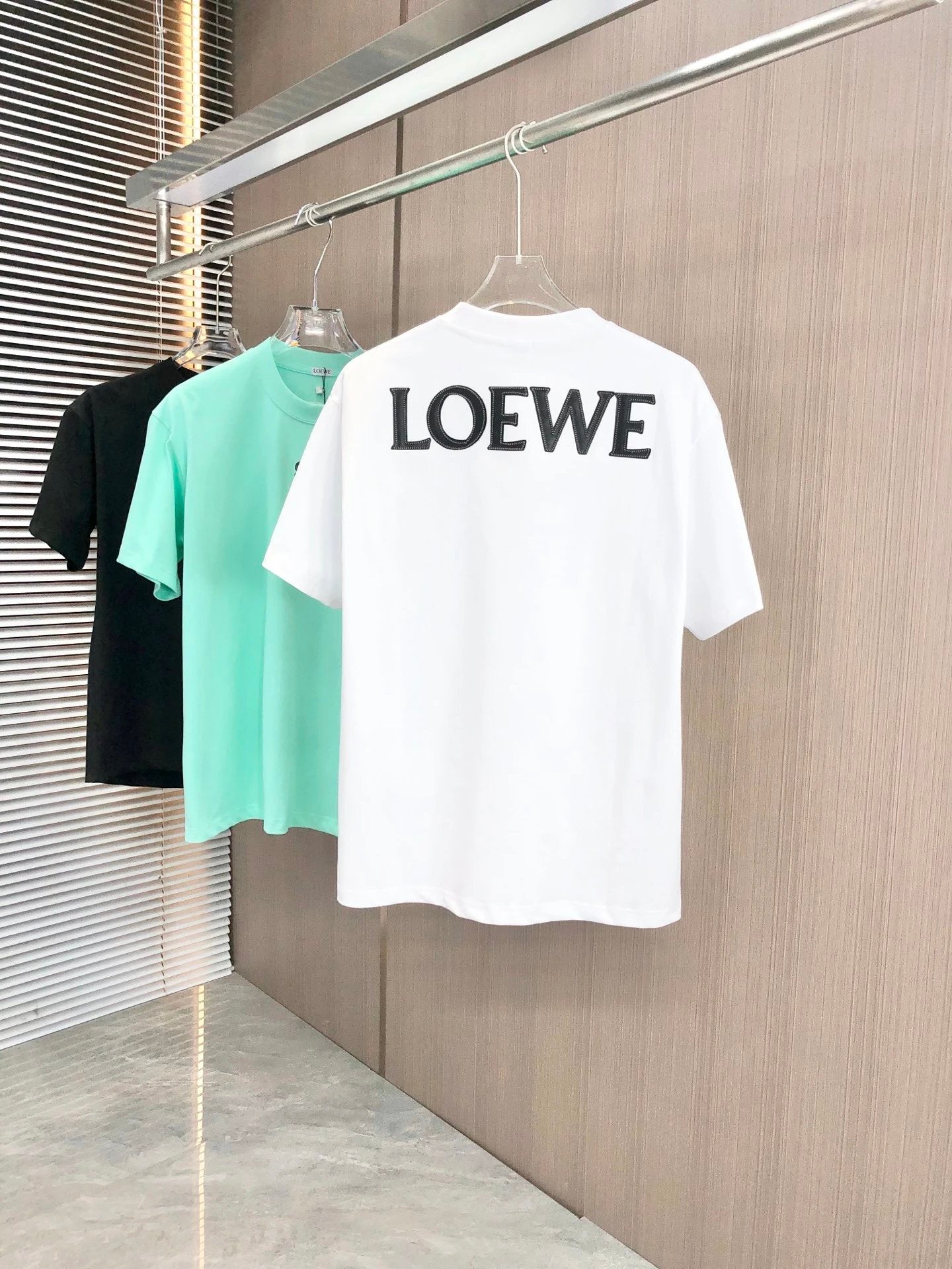 LOEWE T-shirt Back Sticker Letter Embroidery logo round Neck Short Sleeve25ss New pure cotton T Unisex T-Shirt OS Loose Fit Base Shirt Top Half Sleeve T-Shirt