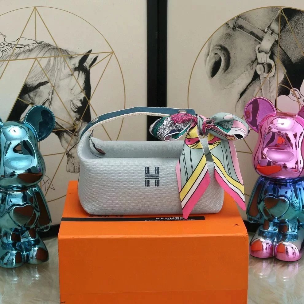 Hermes women's bag Top version Lunch box bag H Home Canvas Wash Bag Original Order hobo Washing Bag out Simple Wrist Bag Women's Bag Original Canvas Bag Lunch Bag Laser Hardware Large H Home logo Cosmetic Bag Car Storage Bag Hand Bag Sports Supplies Bag N