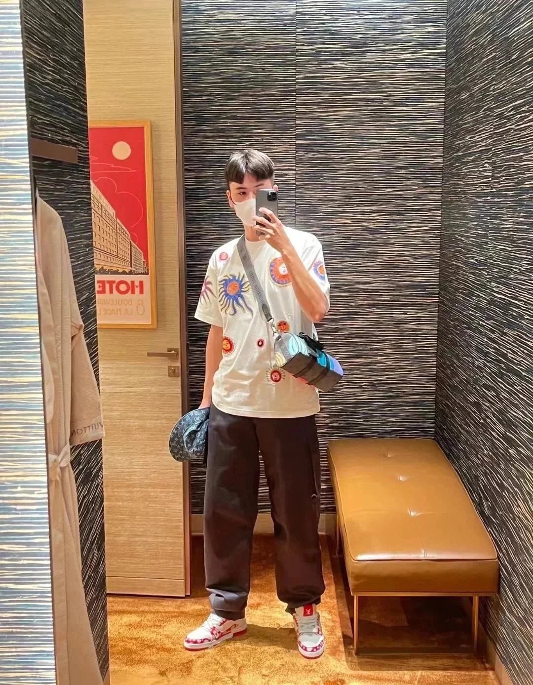 Louis Vuitton LV Men's Bag Top version New【Tax-Free Version】Original Leather Hardware Pumpkin KeepAll25c?m Grass Joint Name Pillow Bag Black Flower Graffiti Handbag Boston Bag Men and Women Same Style Postman Men's and Women's Bags46437Shoulder Bag Crossb