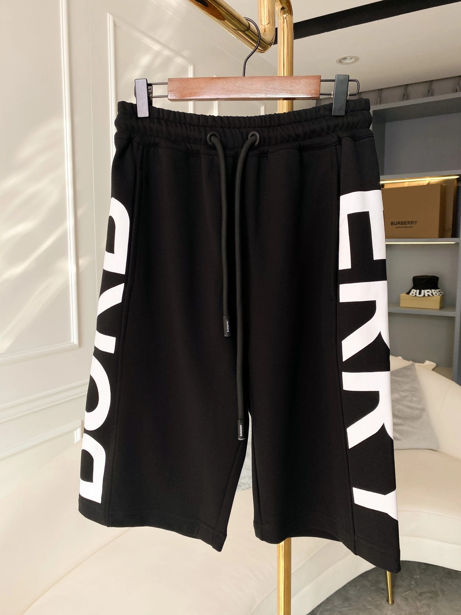 Burberry Shorts Graffiti printing logo Five-point Shorts25ss New Drawstring Casual Summer Pants5Two-in-One Casual Sweatpants for Men and Women, Pure Cotton Joggers