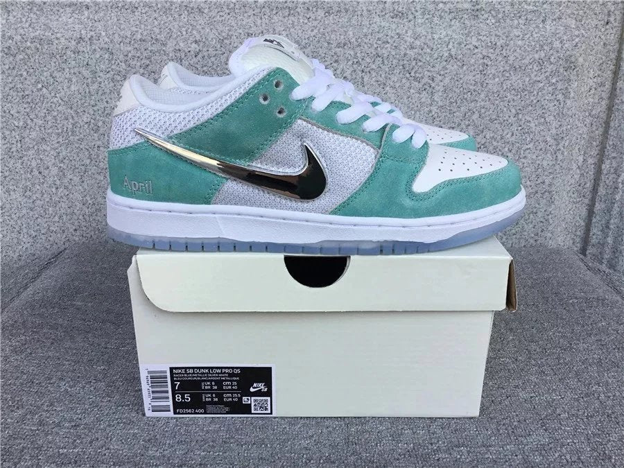 Nike Dunk Low shoes