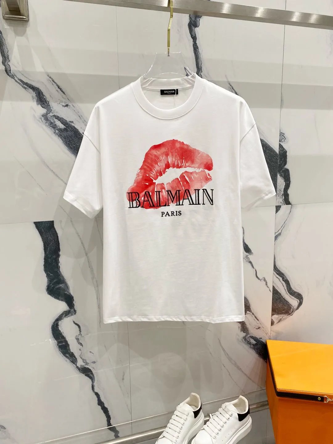 Balmain T-shirt Brand Logo LOGO Bright Red Lip Print Round Neck Short Sleeve25ss New Pure Cotton Unisex Style T T-shirt OS Loose Fit Base Shirt G Home Top Half Sleeve T-Shirt