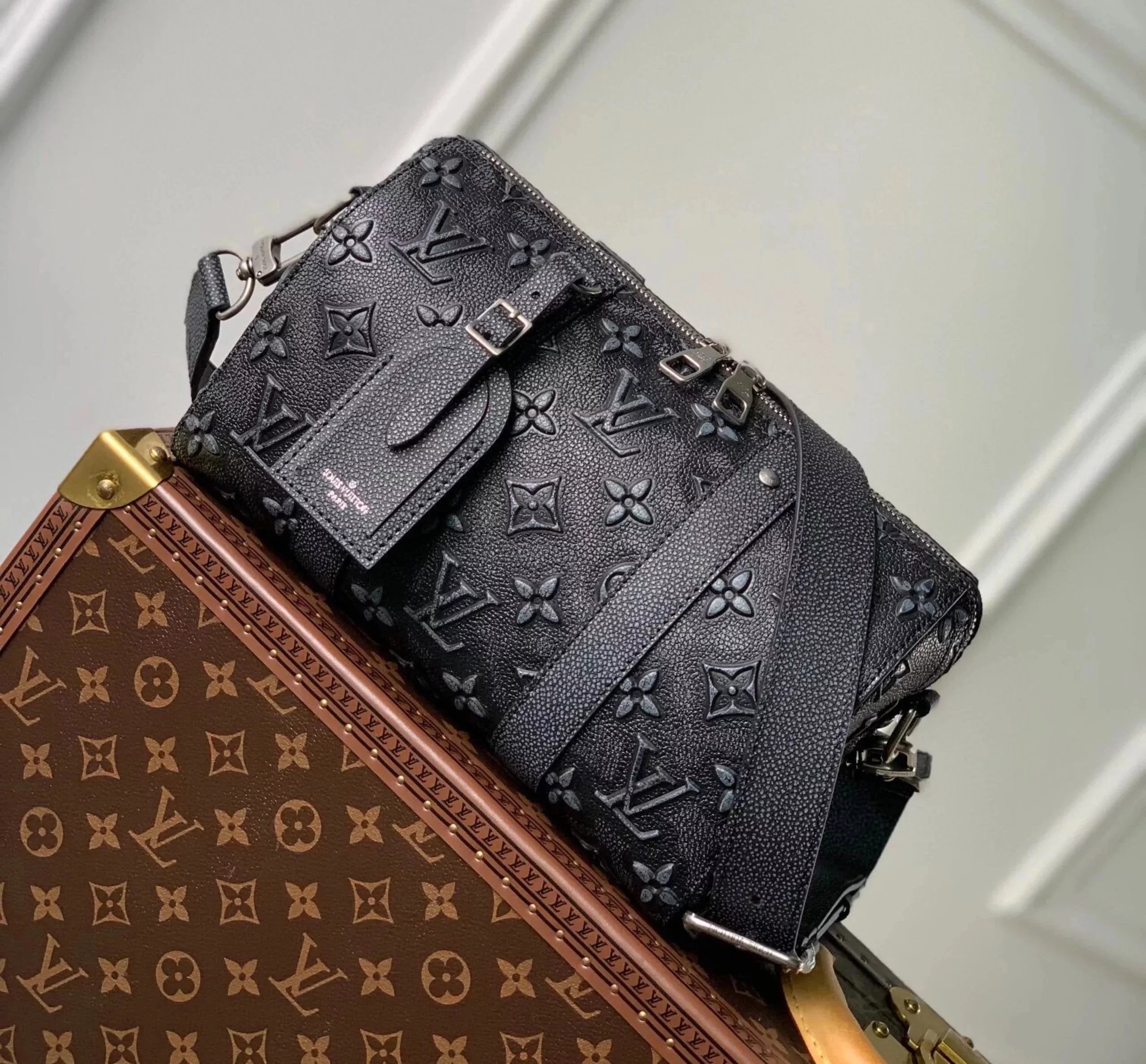 Louis Vuitton LV Men's Bag Top version 【New Arrivals】M21448Black Pillow Bag Series CityKeepall Handbag Pillow Bag Men's Bag Shoulder Messenger Bag Men's Bag