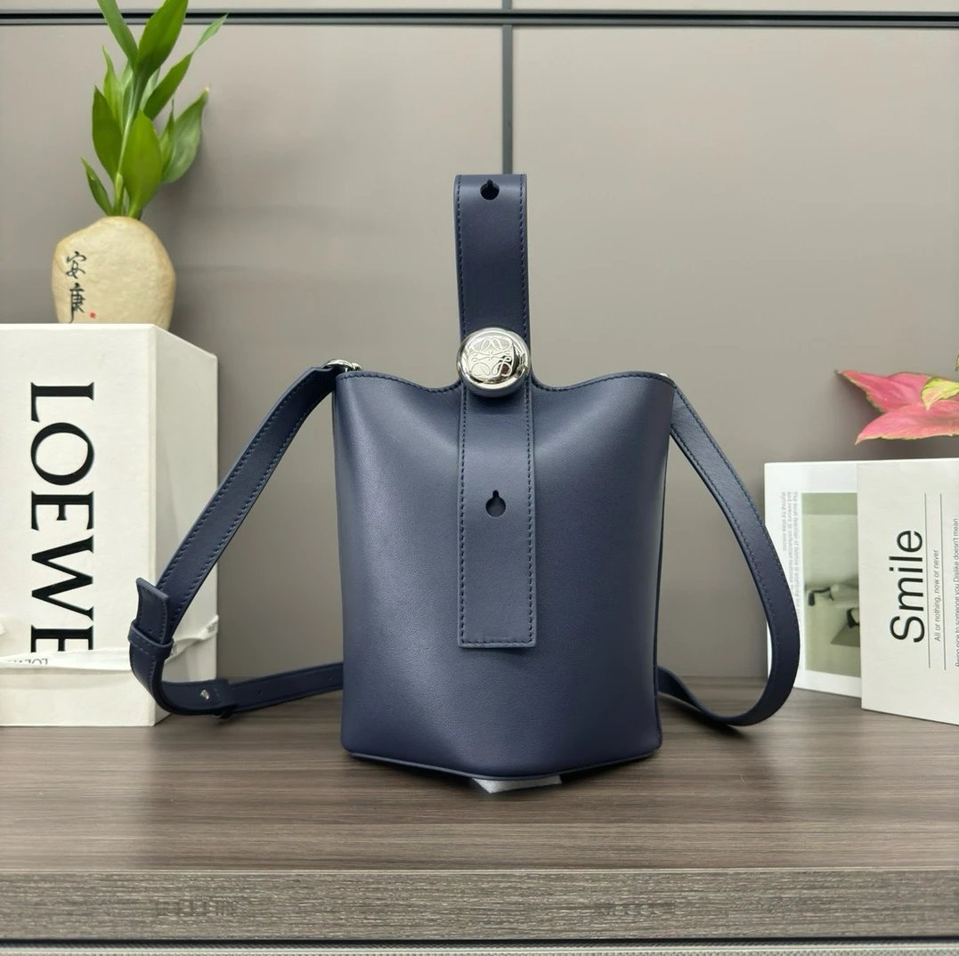 LOEWE Women's Bag Top version 【Super Original Factory Grade Surrogate Shopping】2024All New mini Vegetable basket bag mini Size Soft Grain Cow Leather PebbleBucket Bucket Bag Portable Messenger Bag Vegetable Basket Bucket Bag Vegetable Basket New Women's B