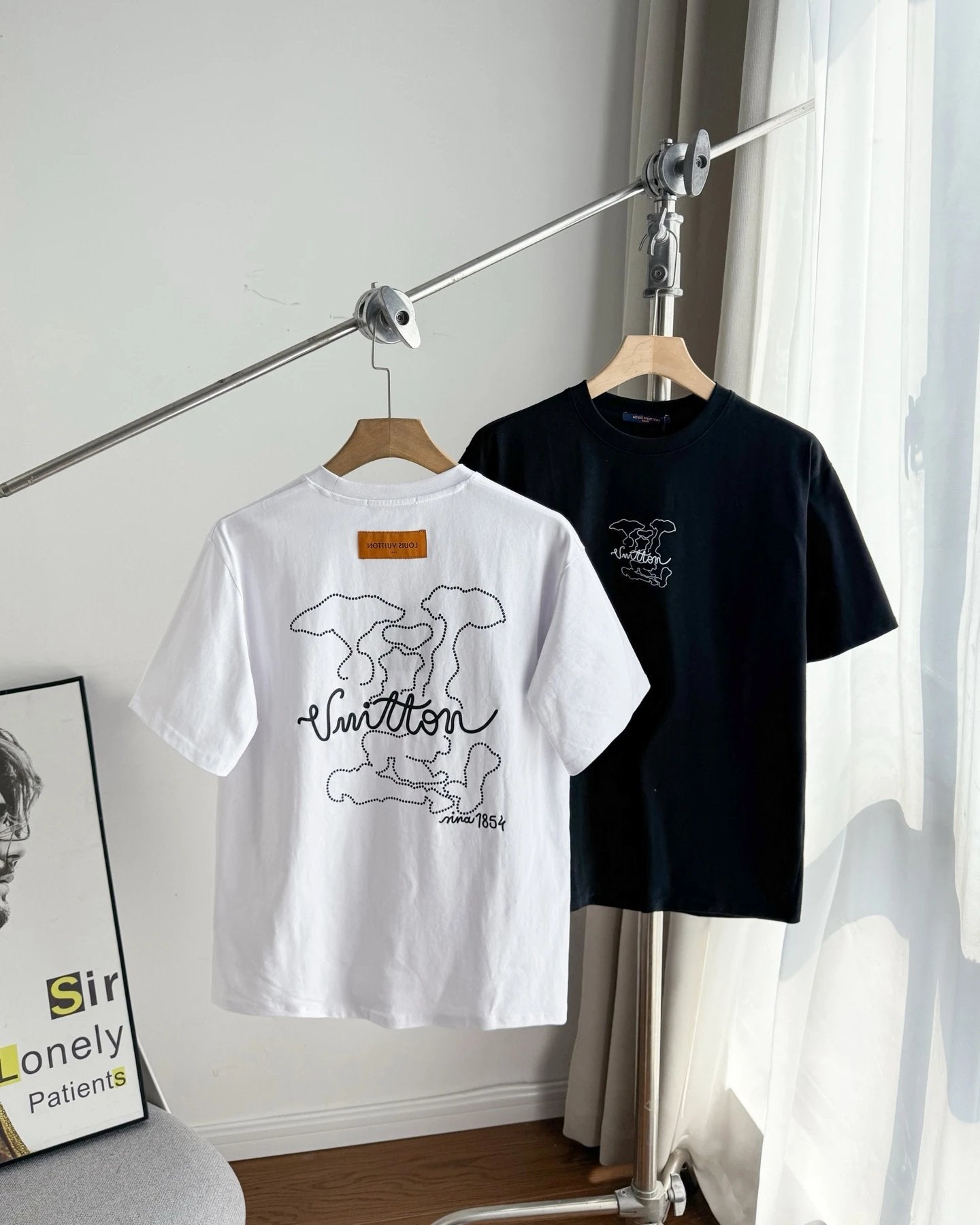Louis Vuitton LV T-shirt Backside Handwritten Letter Pattern Print logo round Neck Short Sleeve25ss New pure cotton T Unisex T-Shirt OS Loose Fit Base Shirt Top Half Sleeve T-Shirt