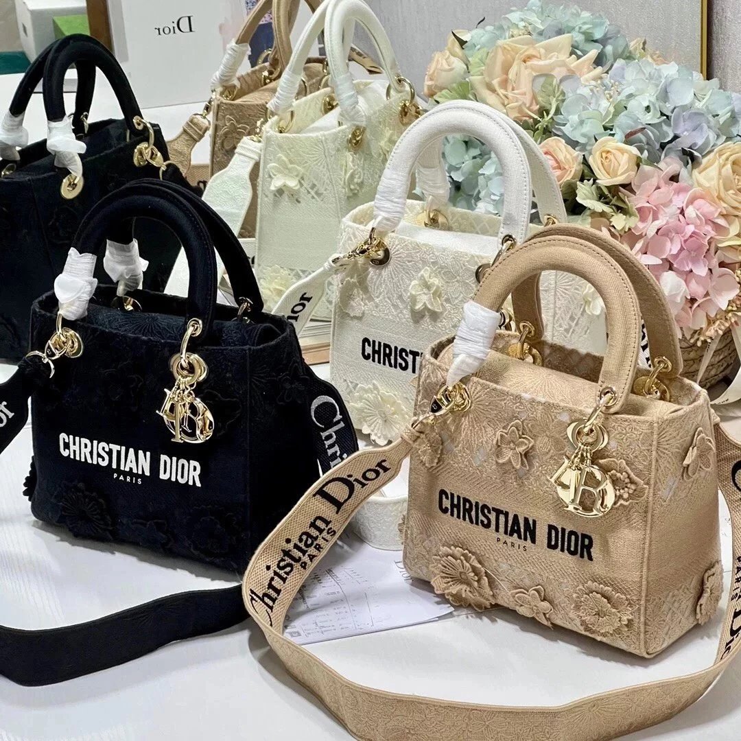 Dior Women's Bag Top version 【Original Leather】New Five-Grid Embroidery Flower Diana Bag Lady Embroidered Diana Bag Logo Fashionable and Soft.Decorative Marking D.I.O.R.Pendant Women's Handbag