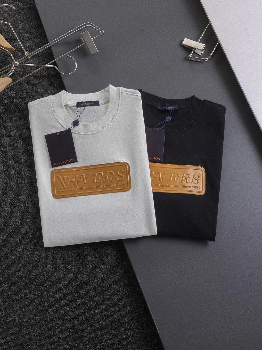 Louis Vuitton LV T-shirt Chest Patch Letter Print logo round Neck Short Sleeve25ss New Pure Cotton Unisex Style T T-shirt OS Loose Fit Base Shirt Half Sleeve T-Shirt Top Half Sleeve