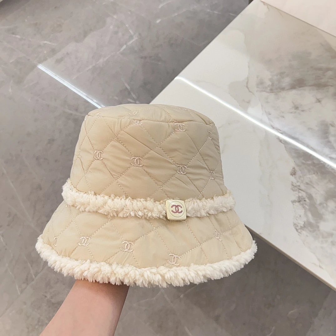 Chanel Hat Casual Hat High Quality Fashion Fashion Brand Autumn and Winter Style Double-Sided Wear Plush Fisherman Hat
Classic Versatile Casual～