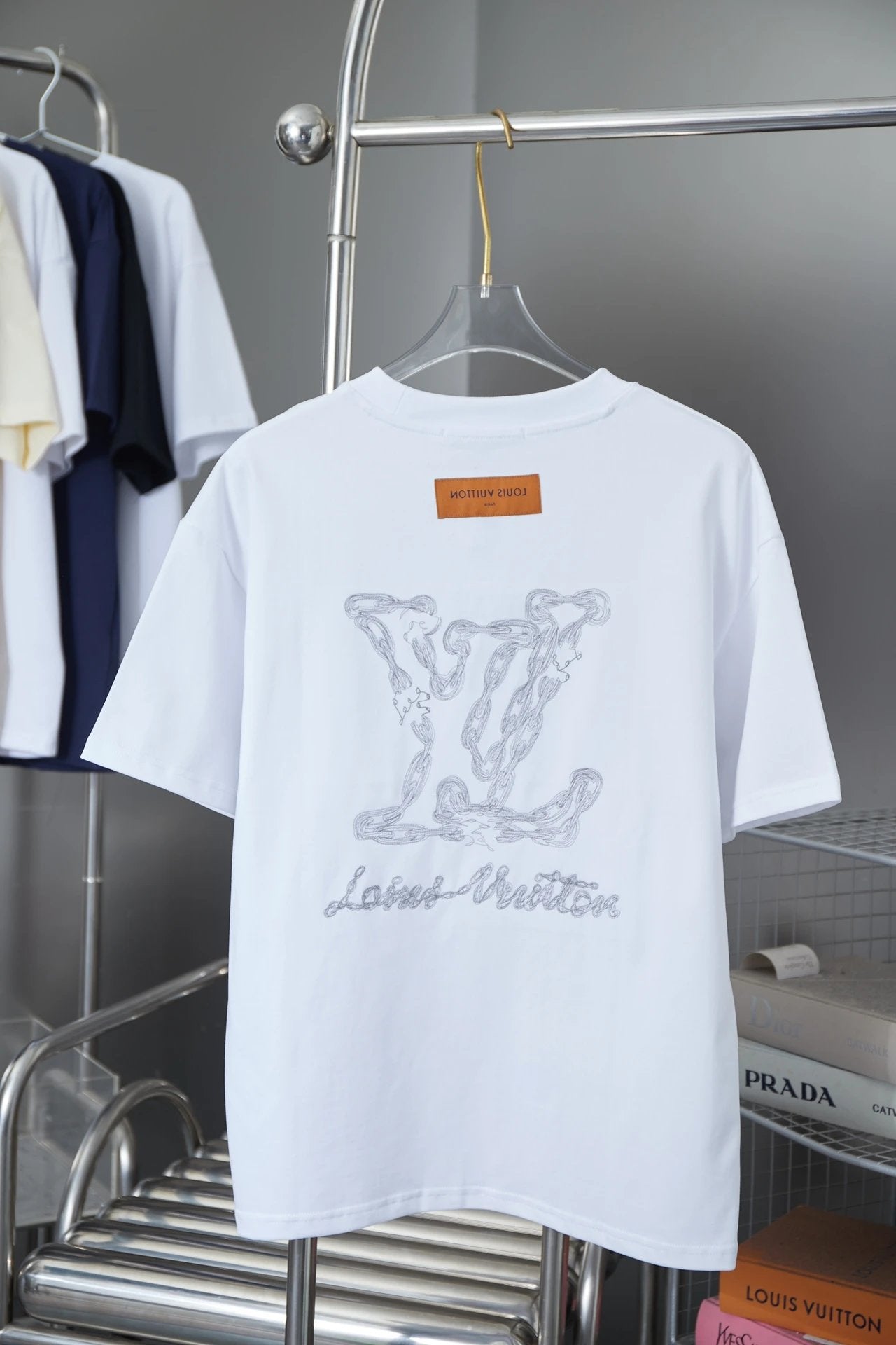 Louis Vuitton LV T-shirt 25SS Early Spring New Style Pin Floral Embroidery Logo Round Neck Short Sleeve Pure Cotton Unisex T T-shirt OS Loose Fit Base Shirt Summer Casual Simple T-Shirt