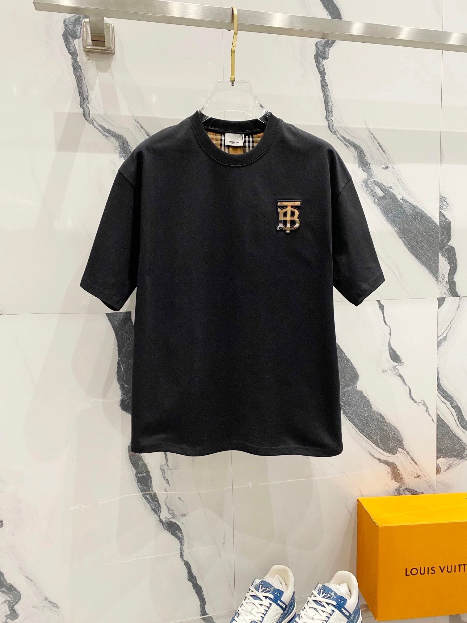 Burberry T-shirt TB Letters LOGO Patch Embossed Small Logo Design Round Neck Short Sleeve25ss New Pure Cotton Unisex Style T T-shirt OS Loose Fit Base Shirt Casual Short Sleeve Top T-Shirt