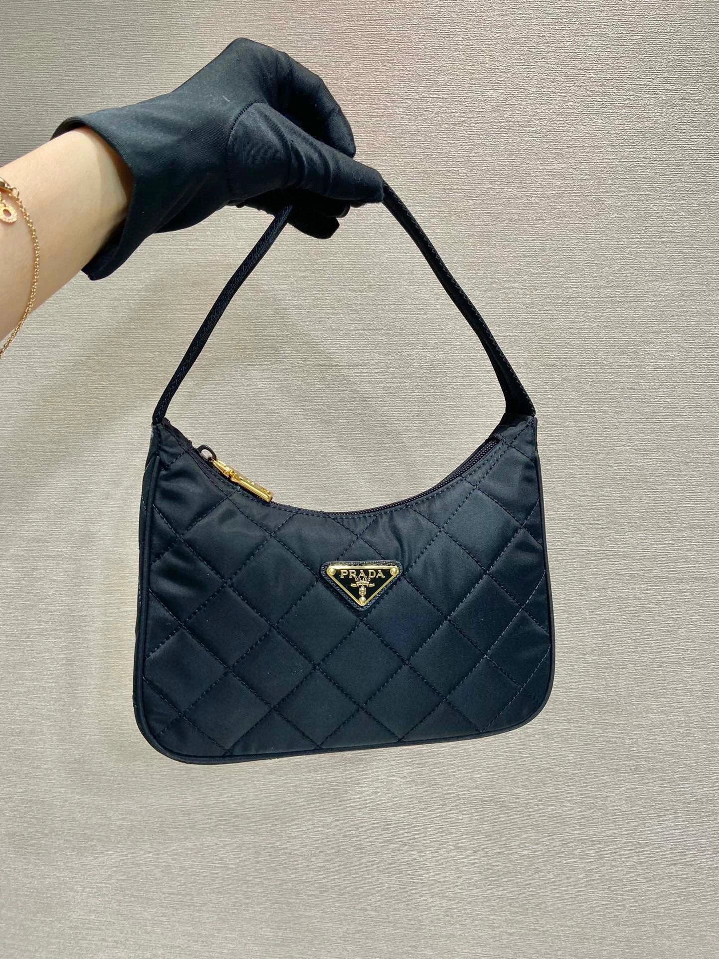 PRADA Bag Top version Original Order Autumn and Winter New Nylon Shoulder Girdle Hobo Diamond Pattern Bag Nylon Shoulder Bag Underarm Bag Handbag Women's Bag20001NE515A