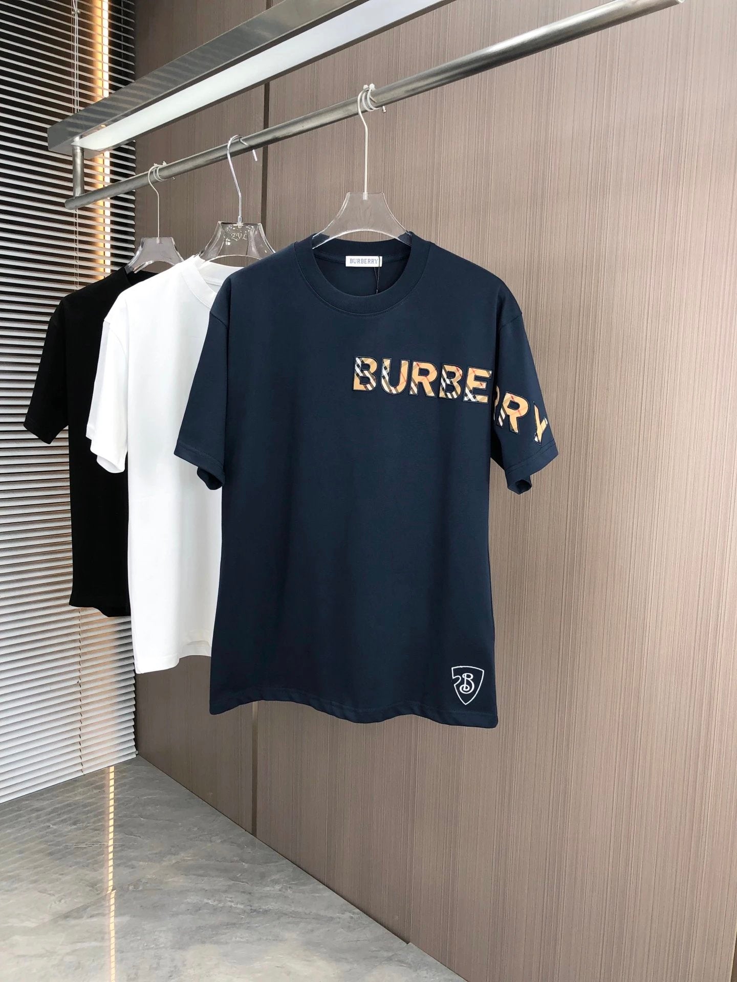 Burberry T-shirt Chest Plaid Letter Patch Embroidery logo round Neck Short Sleeve25ss New pure cotton T Unisex T-Shirt OS Loose Fit Base Shirt Top Half Sleeve T-Shirt