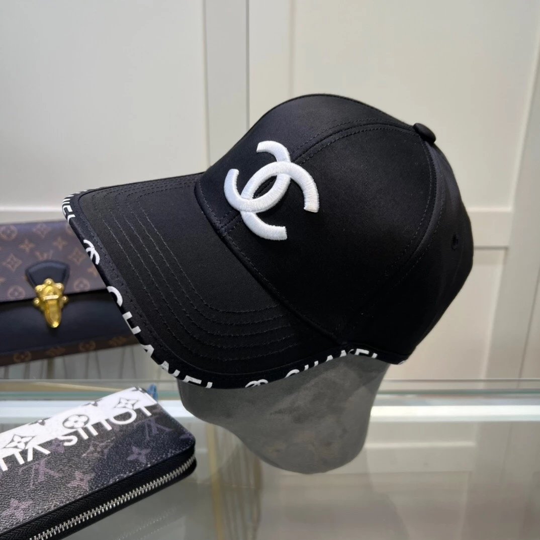 Chanel Hat High Quality New，Big Brand's Same Style Super Good Matching Peaked Cap，High Density logo The Embroidery Is Elegant and Classy. Hurry up and Buy It