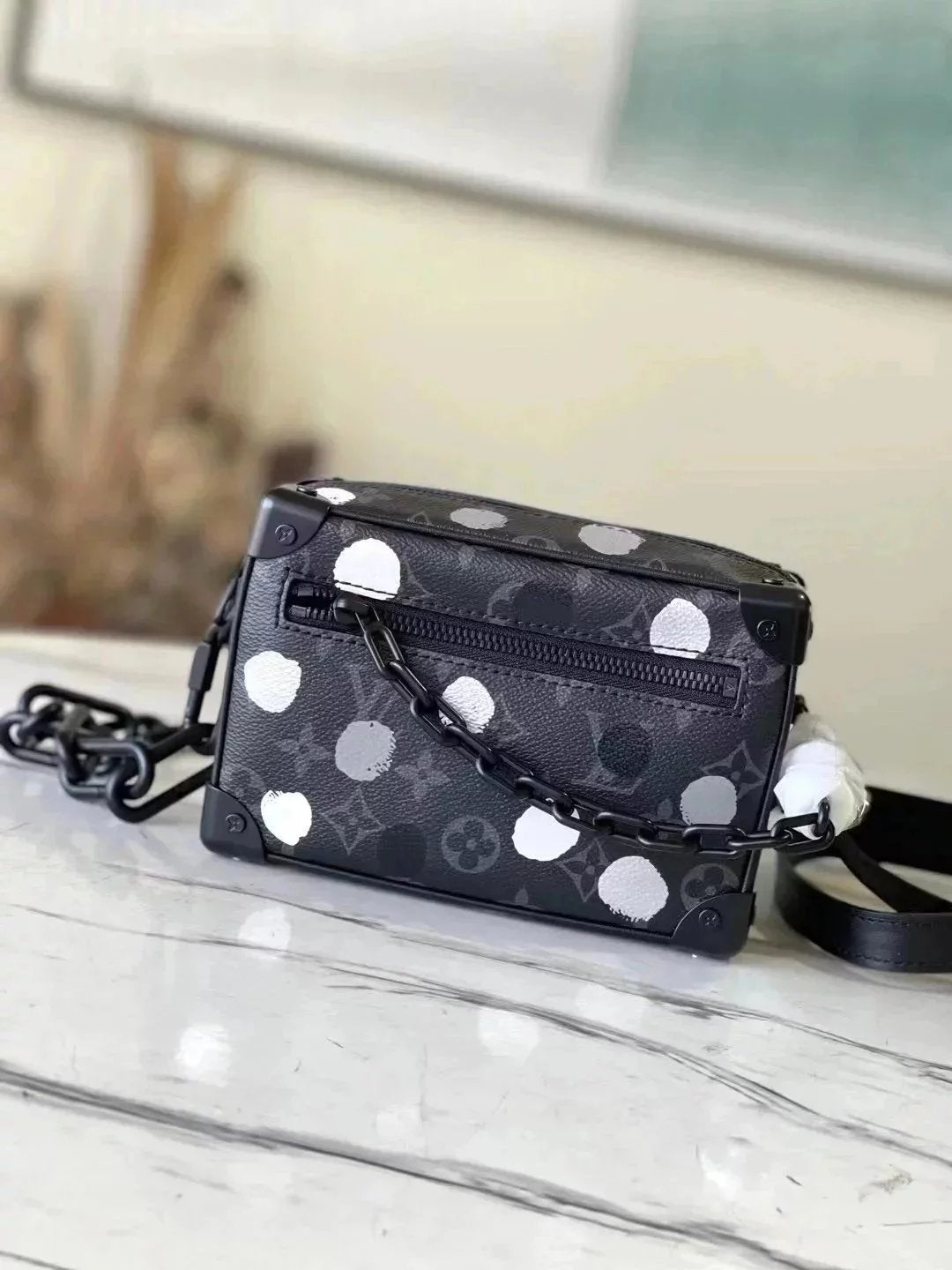 Louis Vuitton LV Men's Bag Top version M81936Black Silk Screen Box Bag Series MINISOFTTRUNK Handbag Shoulder Crossbody Chain Bag Men's and Women's Bags