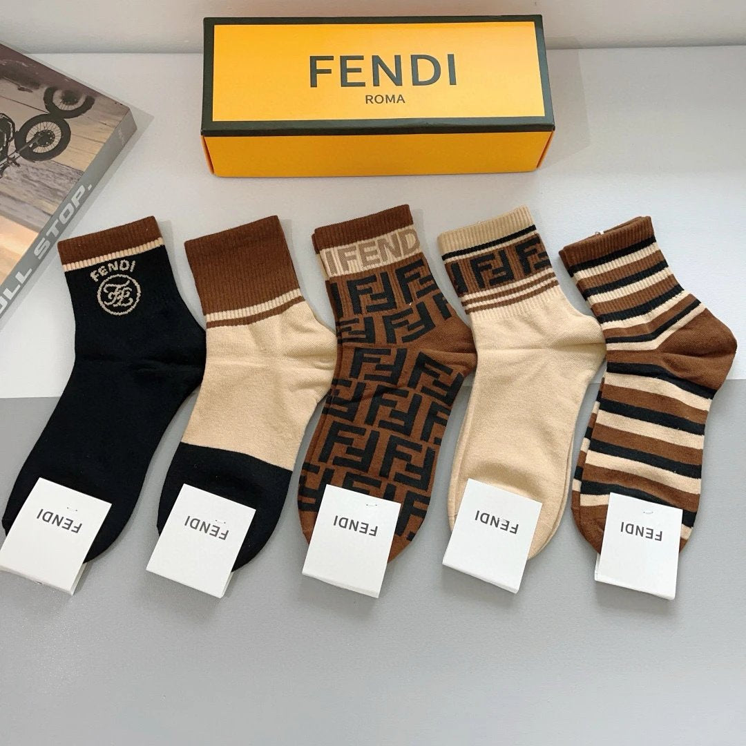 Fendi Sock 【a Box5Double】Classic Pair F Letters logo Breathable and Stylish Pure Cotton Mid-Calf Socks25ss New Cotton Socks Spring Summer Autumn Thin Business Sports Casual Versatile Deodorant Sweat-Absorbing