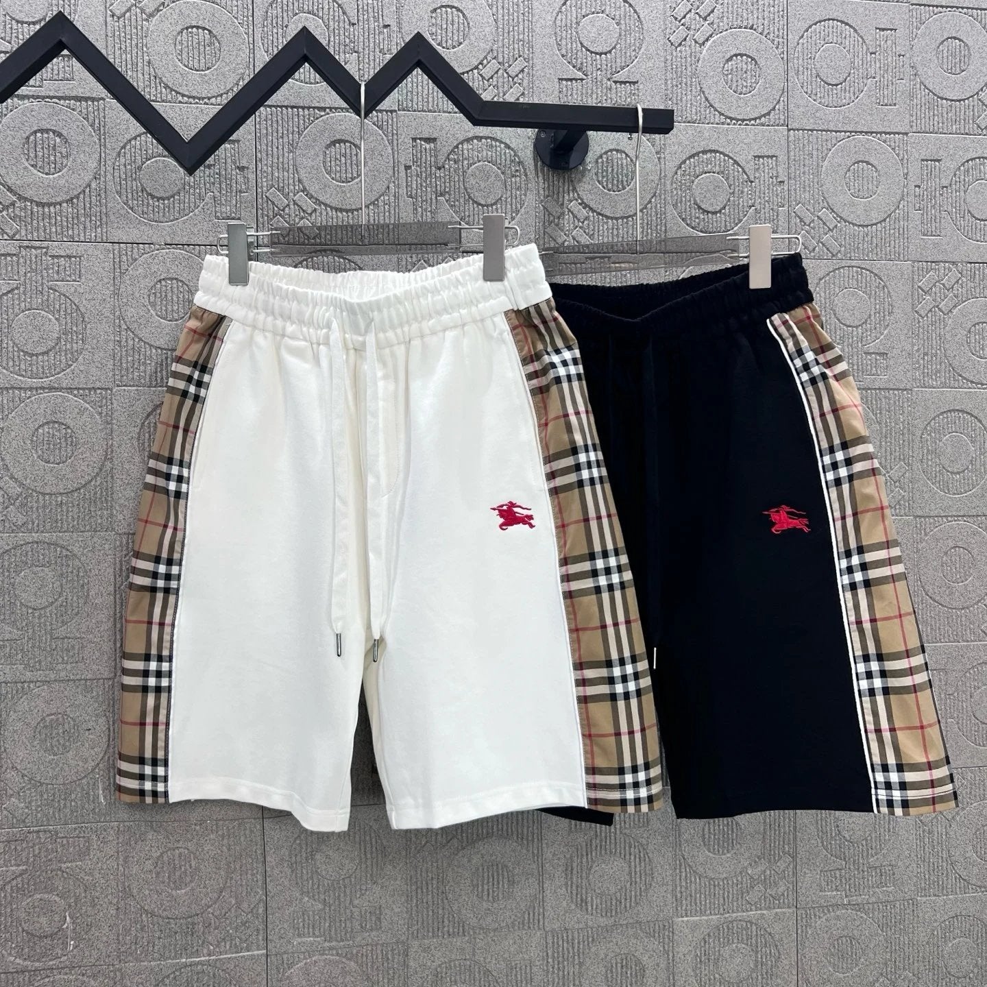 Burberry Shorts Straight Striped Patchwork Red Embroidery logo Five-point Shorts25ss New Drawstring Casual Summer Pants American Style5Two-in-One Casual Sweatpants for Men and Women, Pure Cotton Joggers