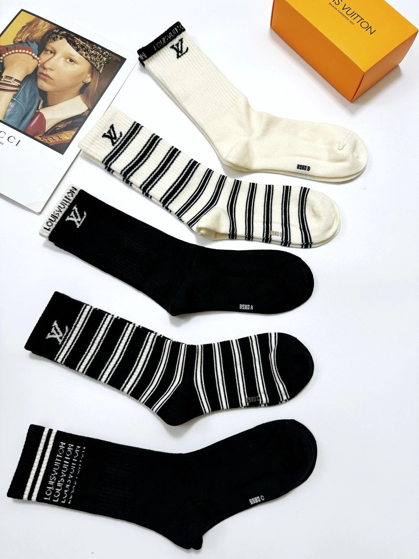 Louis Vuitton LV Sock 【a Box5Double】Classic Letters logo Breathable and Stylish Pure Cotton Mid-Calf Socks25ss New Cotton Socks Thin Business Sports Casual Spring Summer Autumn Versatile Deodorant Sweat-Absorbing