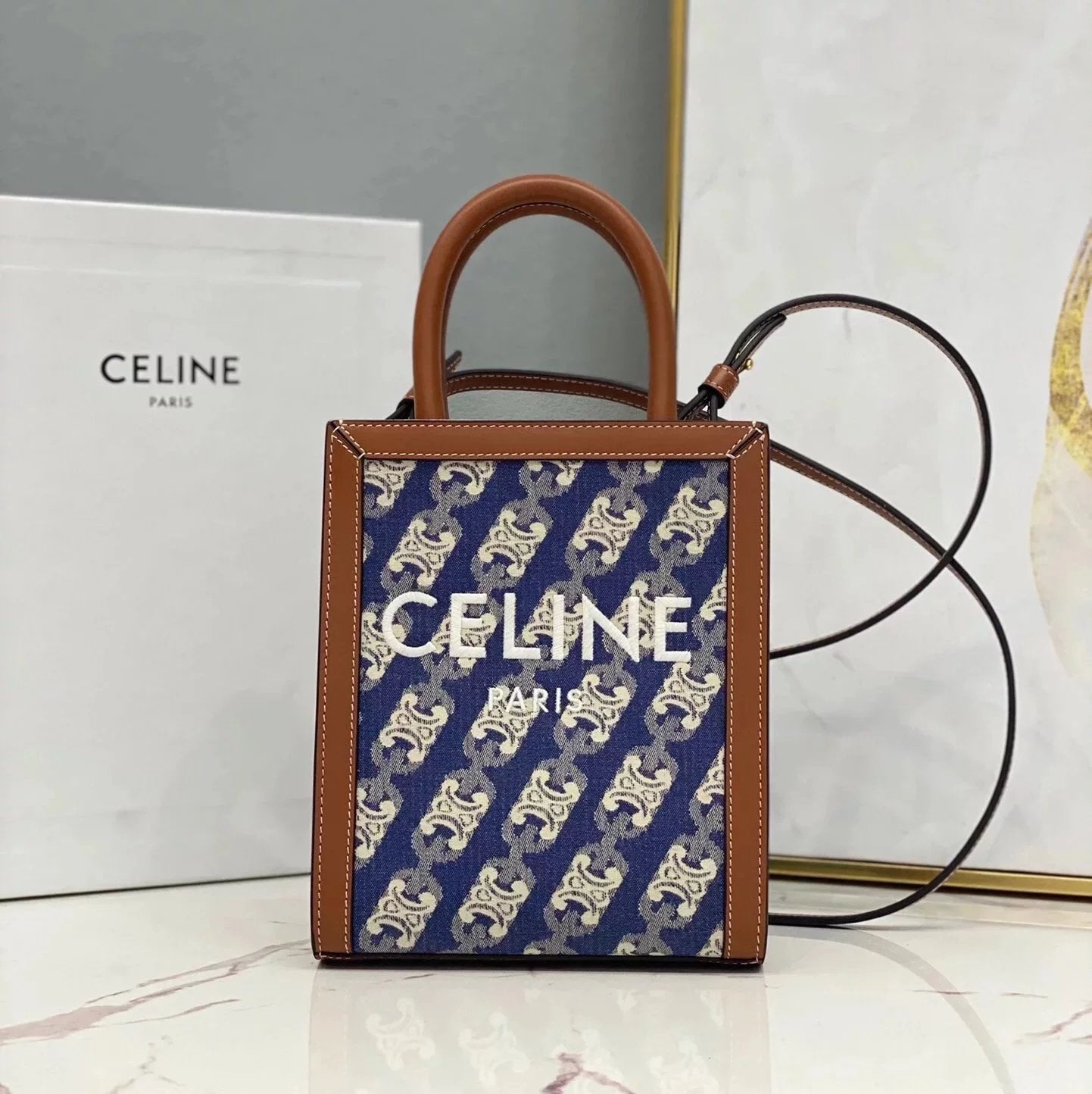 Celine women's bag Top version 【Level Surrogate Shopping】New TriompheMiniTote Tote Arc De Triomphe cabas Presbyopic Tote Vertical Mini Phone Bag Medium Presbyopic Portable Shopping Bag Shoulder Bag Messenger Bag Selin Women's Bag Men's Bag191542194372