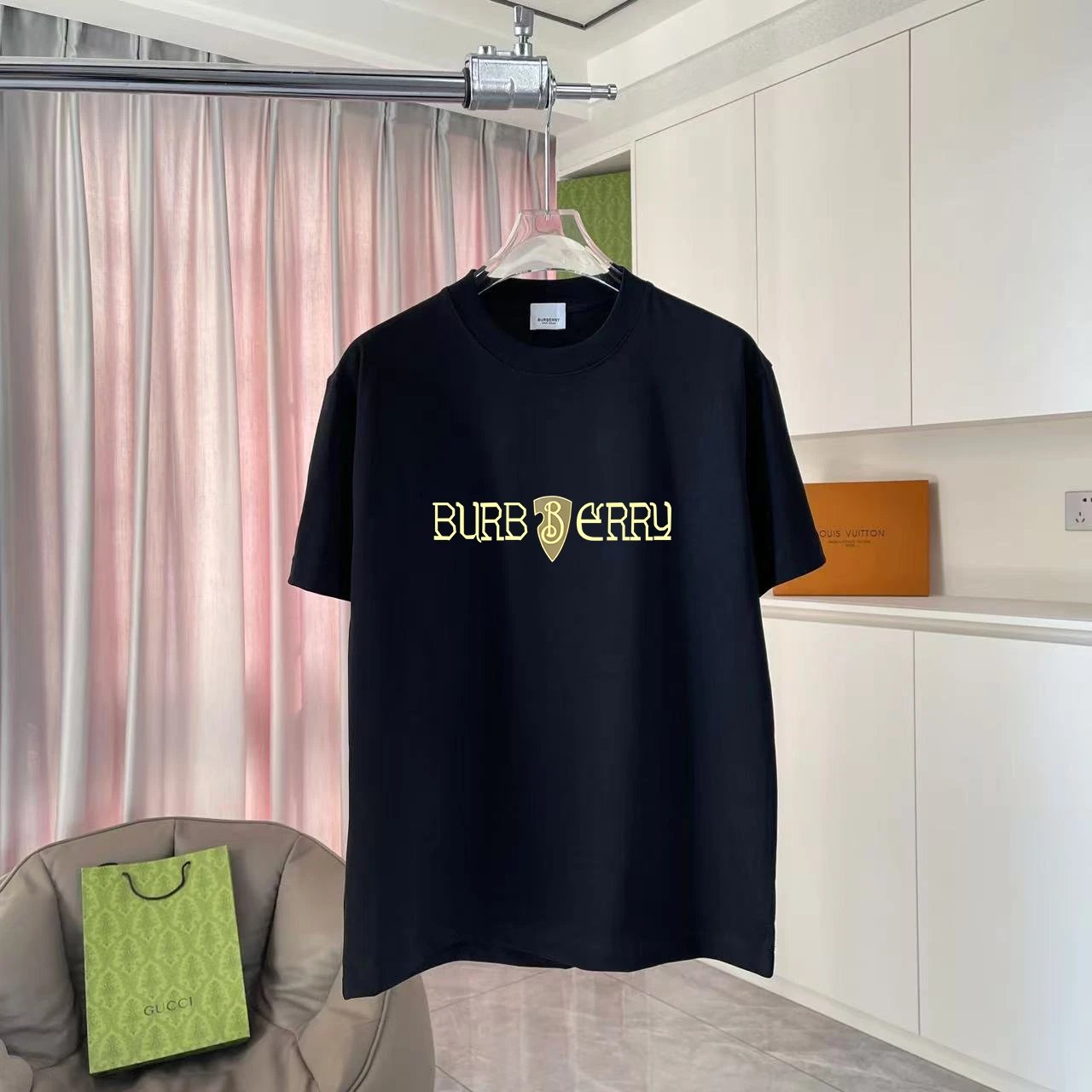 Burberry T-shirt Unique Letter Print on Chest logo round Neck Short Sleeve25ss New pure cotton T Unisex T-Shirt OS Loose Fit Base Shirt Top Half Sleeve T-Shirt