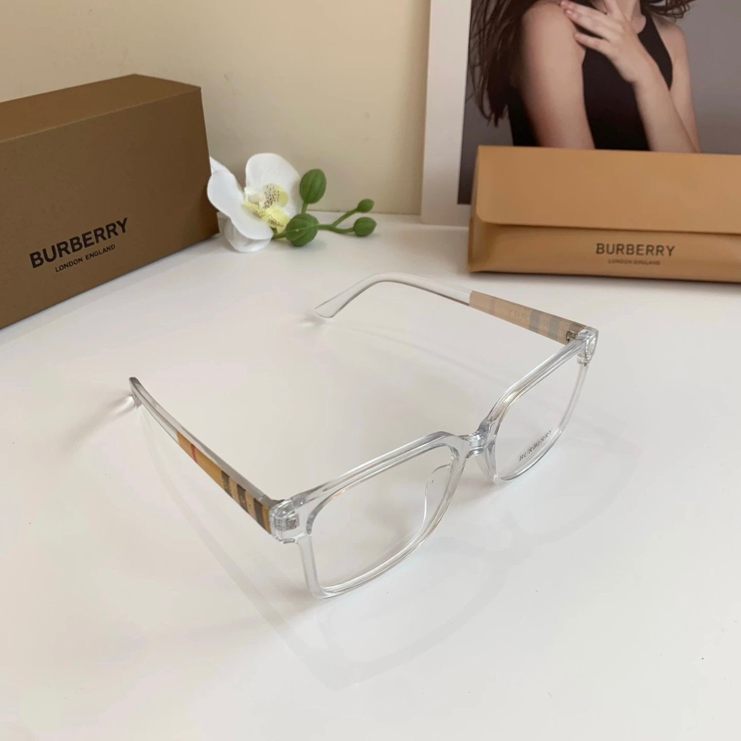 Burberry sunglasses Plaid Trimmed Temple Sunglasses Slimming Non-Prescription Unisex Couple Style UV Protection Driving Beach Fishing25ss New Sports Casual Versatile