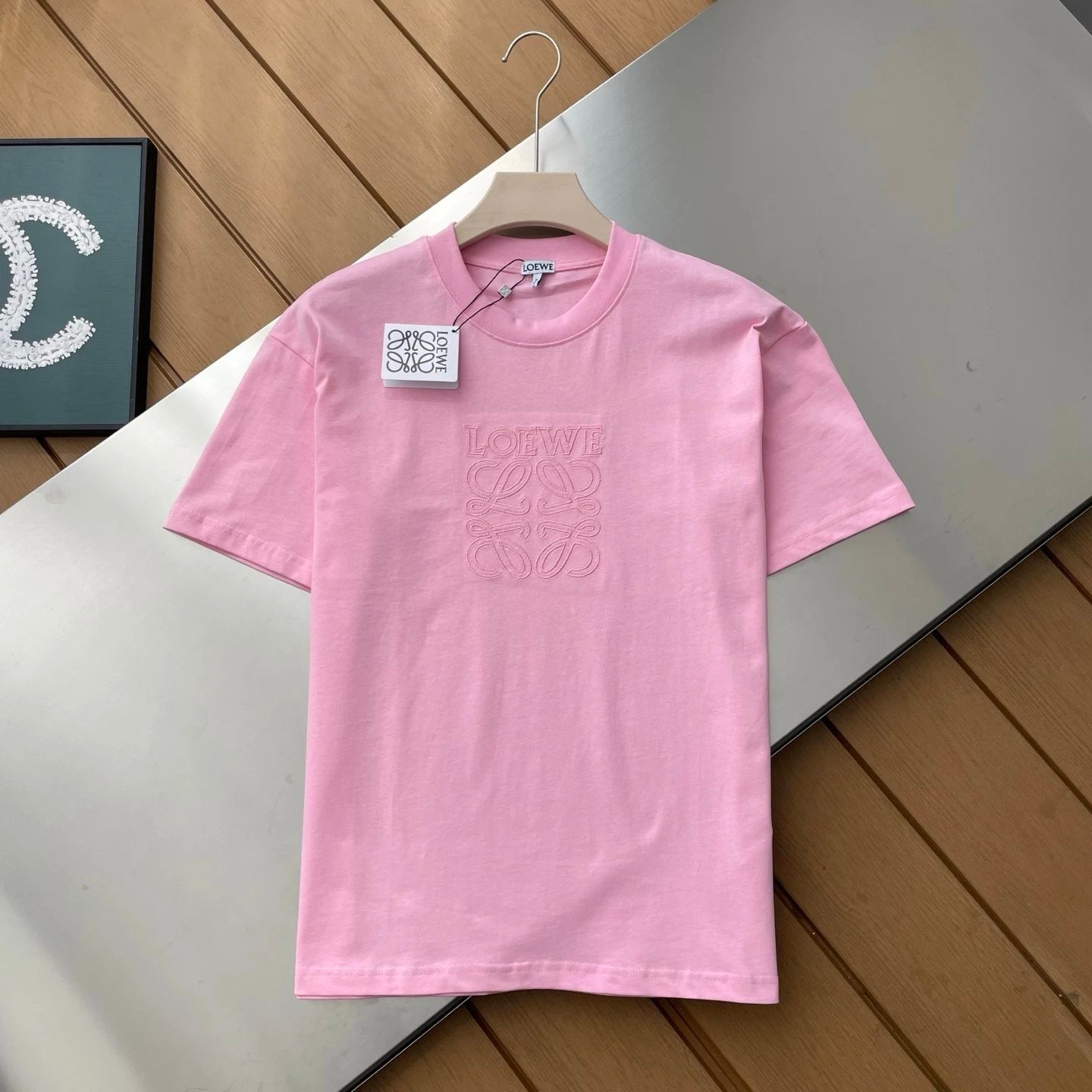 LOEWE T-shirt 3D Letter Embroidery on the Chest logo round Neck Short Sleeve25ss New pure cotton T Unisex T-Shirt OS Drop Shoulder Loose Fit Base Shirt Top T-Shirt Short Sleeve