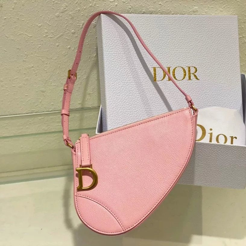 Dior Women's Bag Top version New saddle bag2024Early Spring Series New Saddle Bag Clutch Vintage Gold Stirrup D Pendant Daily Commuter Women's Bag Underarm Bag