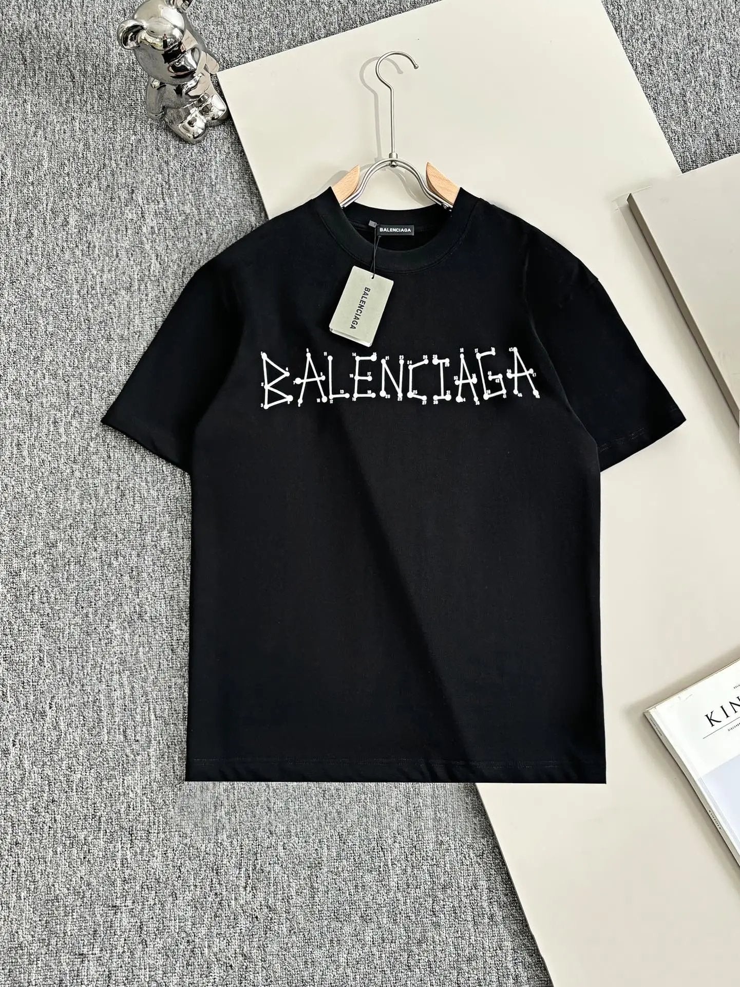 Balenciaga T-shirt Back Hand-Painted Double B Letter Printing logo round Neck Short Sleeve25ss New pure cotton T Unisex T-Shirt OS Drop Shoulder Loose Fit Base Shirt Top T-Shirt Short Sleeve