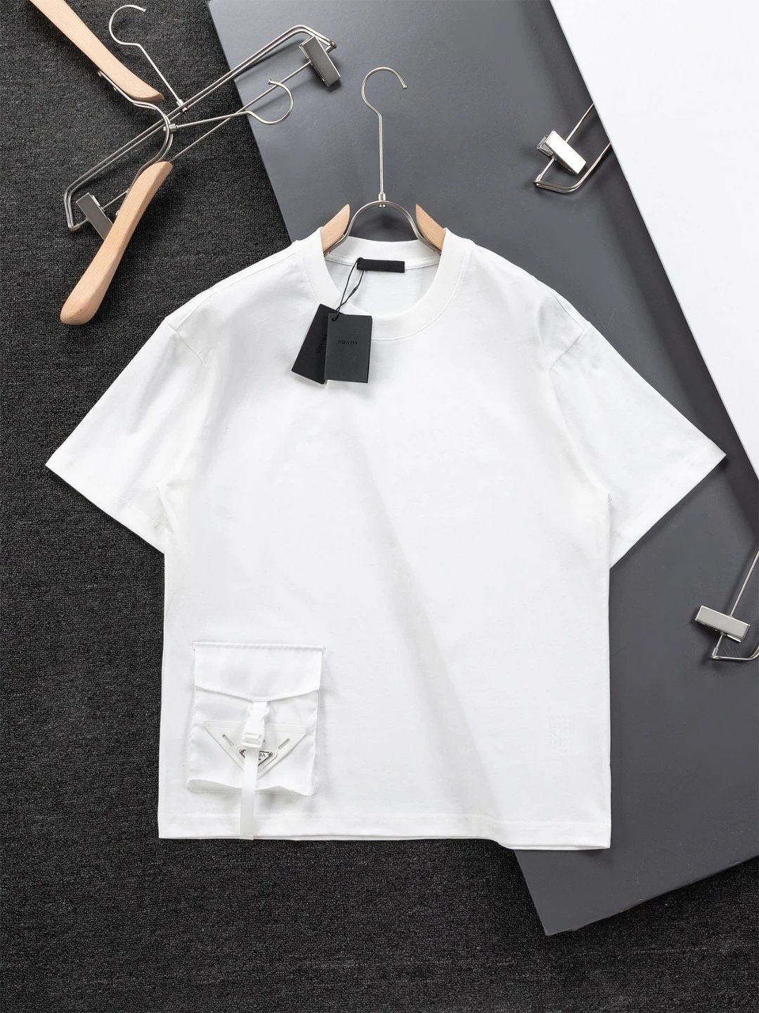 PRADA T-shirt Chest Triangle Sticker Leather Stitching Pocket Embroidery logo round Neck Short Sleeve25ss New pure cotton T Unisex T-Shirt OS Drop Shoulder Loose Fit Base Shirt Top T-Shirt Short Sleeve
