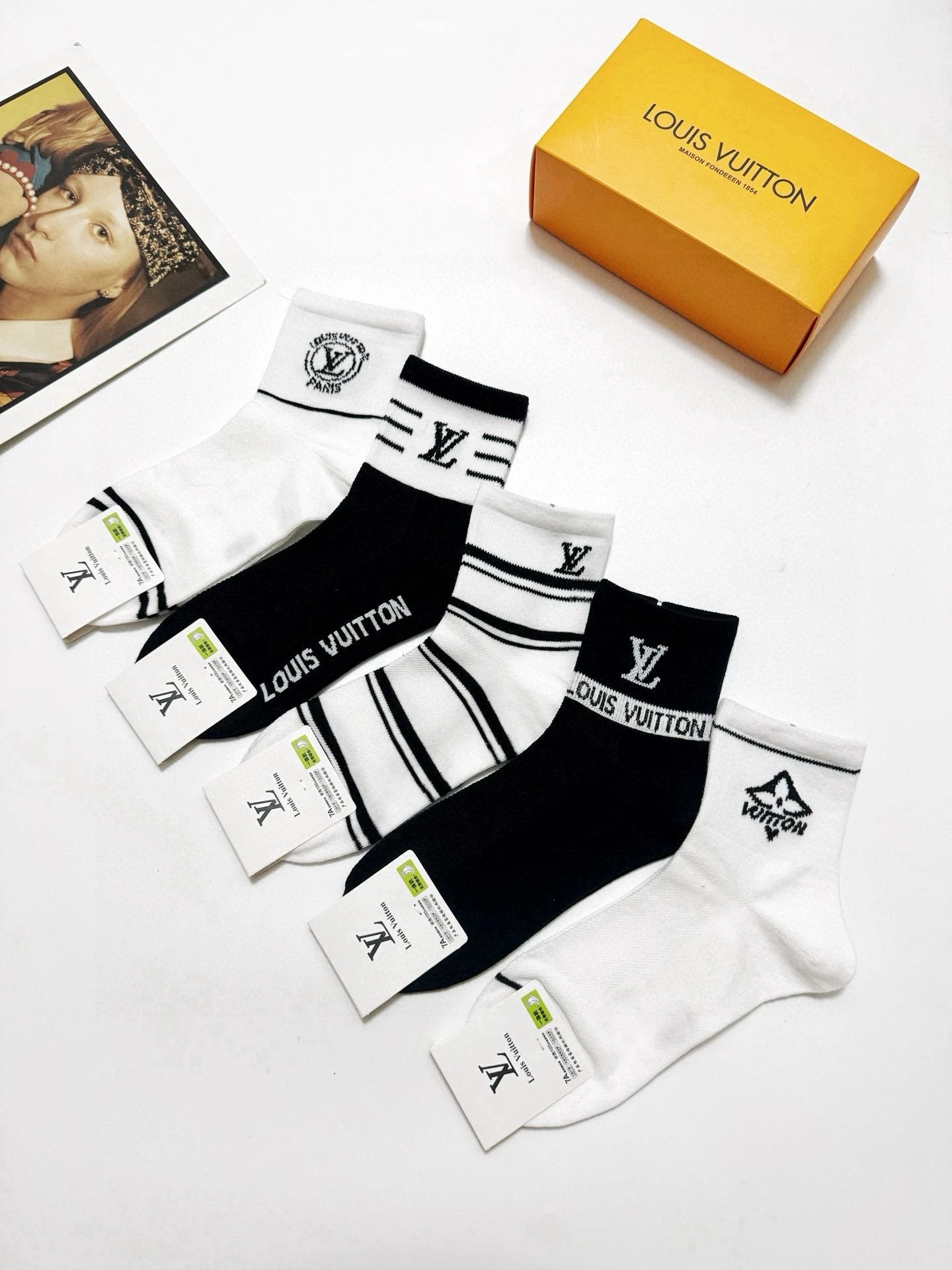 Louis Vuitton LV Sock 【a Box5Double】Classic Letters logo Breathable and stylish pure cotton25ss New Short Tube Cotton Socks Spring Summer Autumn Sports Casual Versatile Business Thin Deodorant Sweat-Absorbing