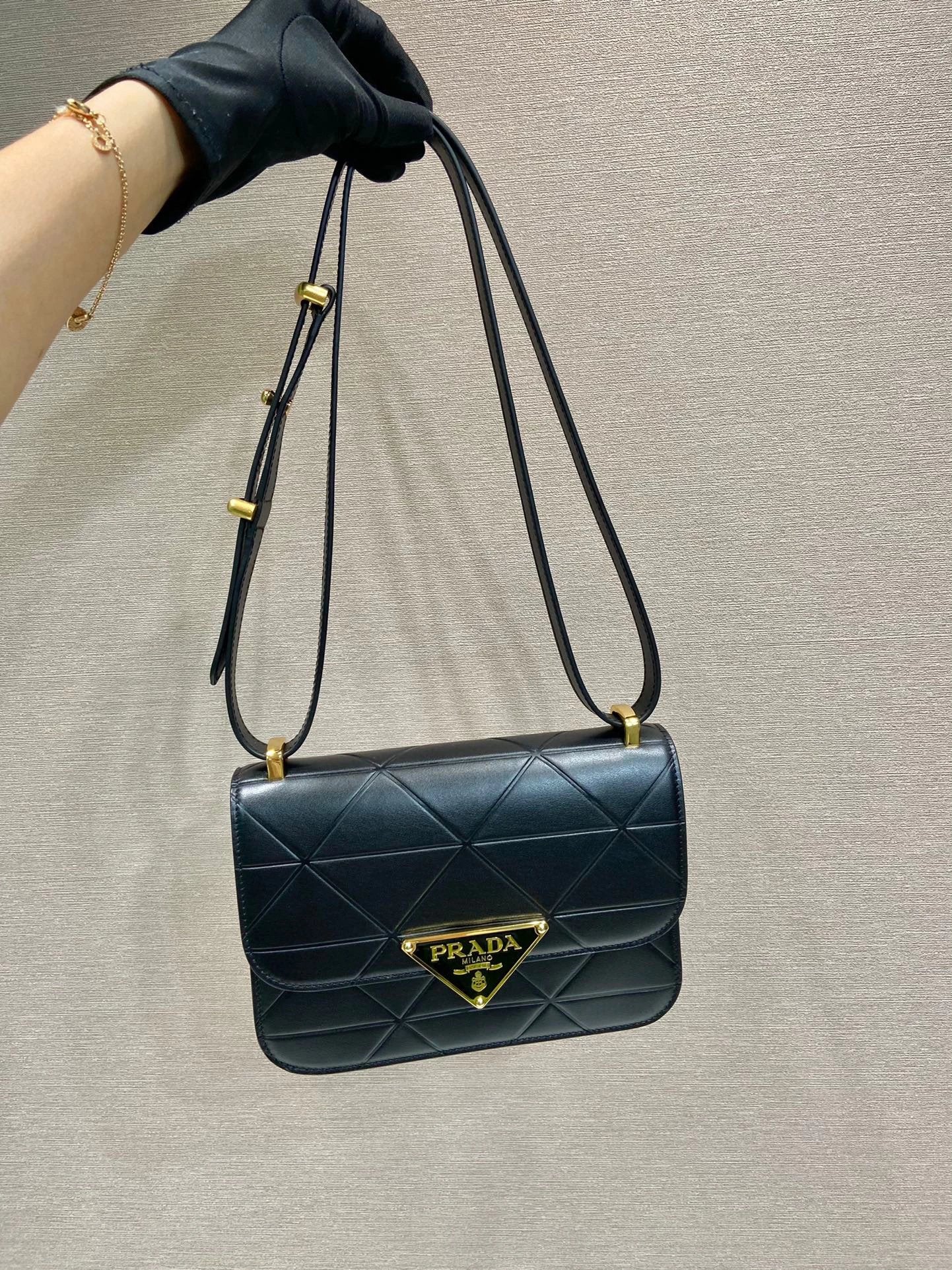 PRADA Bag Top version Version Latest Triangle Rhombus Stewardess Bag Imported Calfskin Messenger Bag Shoulder Bag Underarm Bag Handbag Women's Bag Bag Shoulder Strap Adjustable1BA380