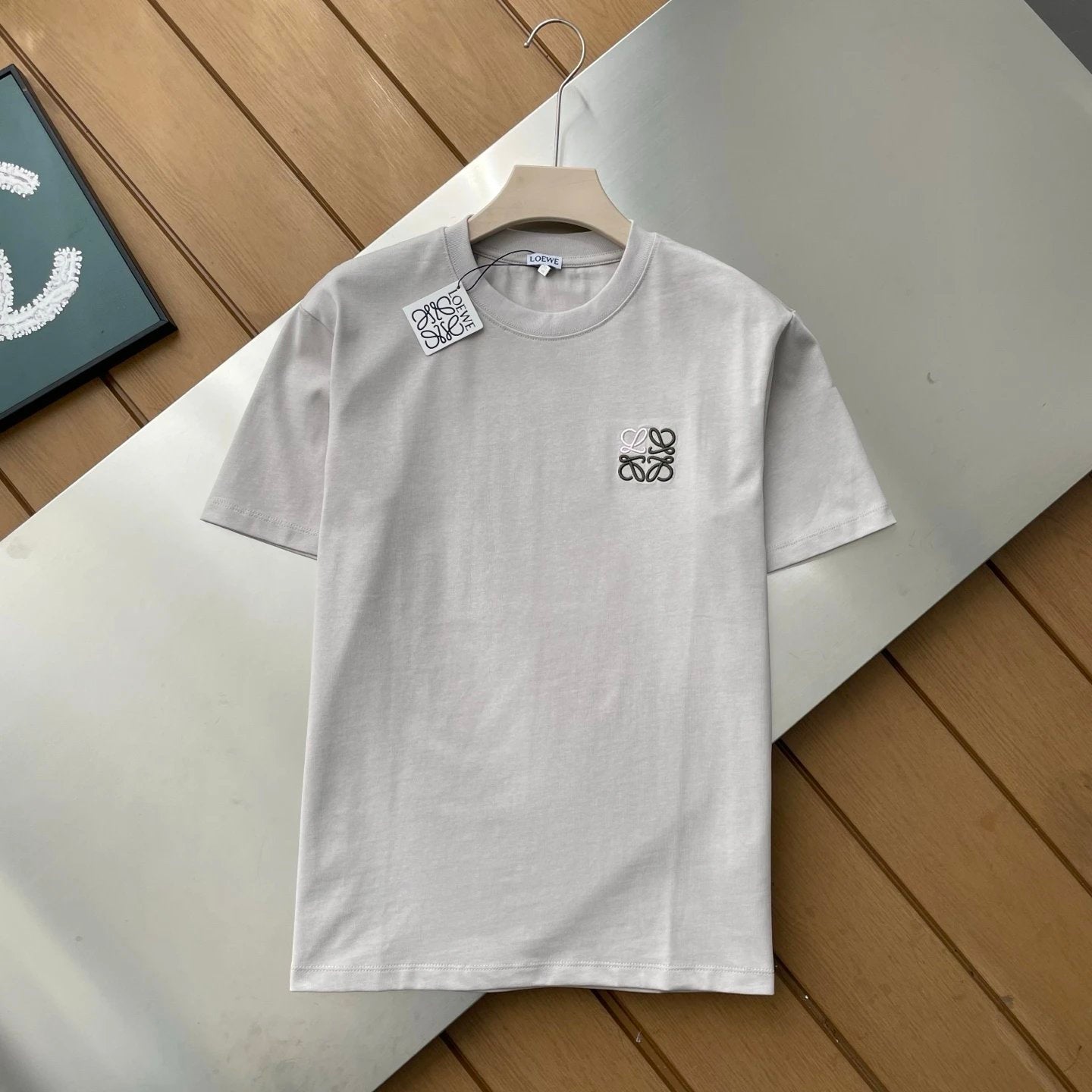 LOEWE T-shirt Chest Patchwork Logo Embroidery logo round Neck Short Sleeve25ss New pure cotton T Unisex T-Shirt OS Loose Fit Base Shirt Top Half Sleeve T-Shirt