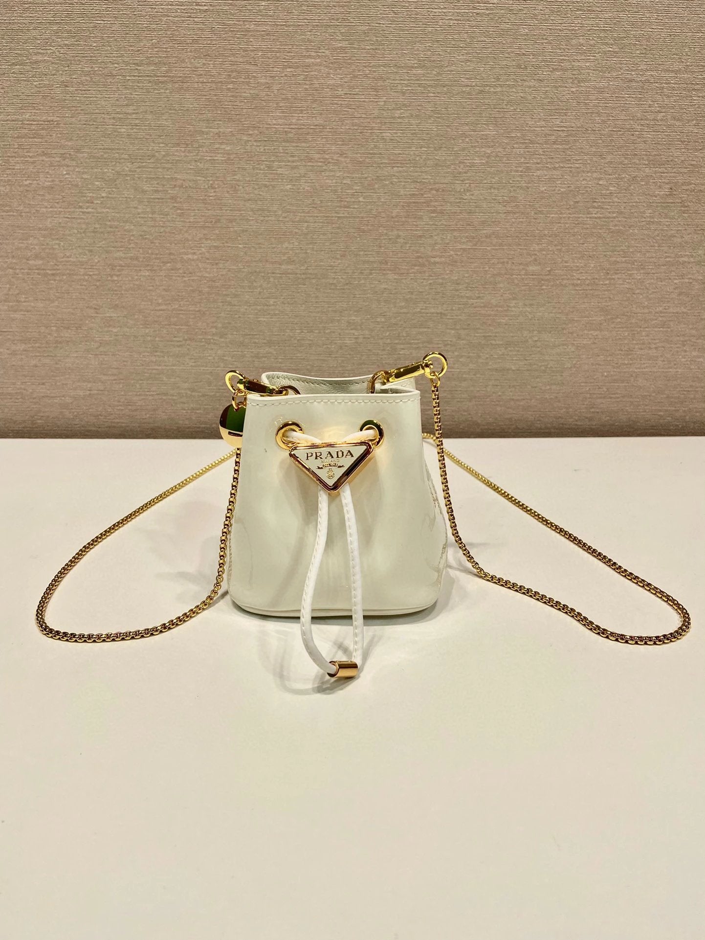 PRADA Bag Top version Version Latest Enamel Triangle Metal Logo Badge Detachable Shoulder Strap Patent Leather Calfskin Small Bucket Chain Bag Crossbody Bag Shoulder Bag Underarm Bag Handbag Women Bag1NR016