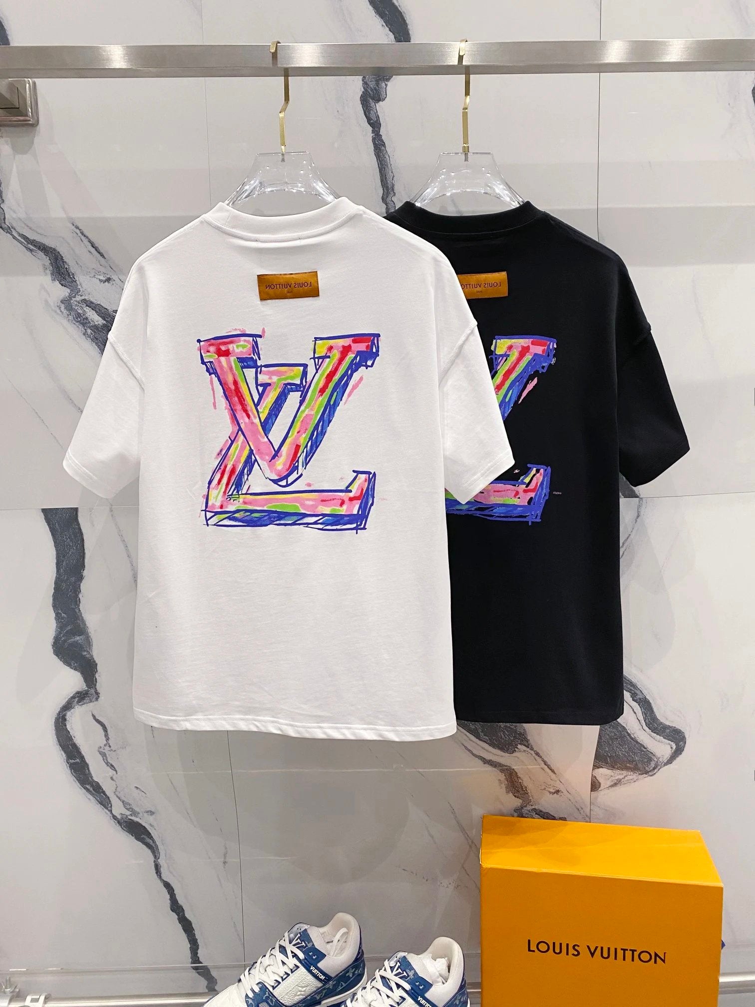 Louis Vuitton LV T-shirt Large Painted Graffiti Letters LOGO Printed Crew Neck Short Sleeve Pure Cotton T Unisex T-Shirt OS Loose Fit Base Shirt Casual Simple T-Shirt