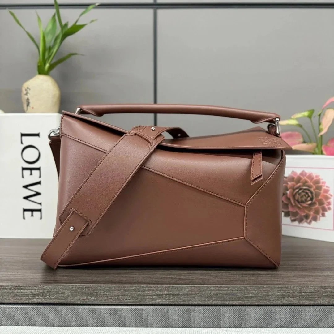 LOEWE Backpack Top version 【Super Version Original Factory】New Size for Counter Synchronization Puzzle Handbag Geometric Messenger Bag Men's Bag Large Shoulder Bag Messenger Bag Handbag Men's and Women's Bags New sise Large Geometric Men's Bag Map Pack33c