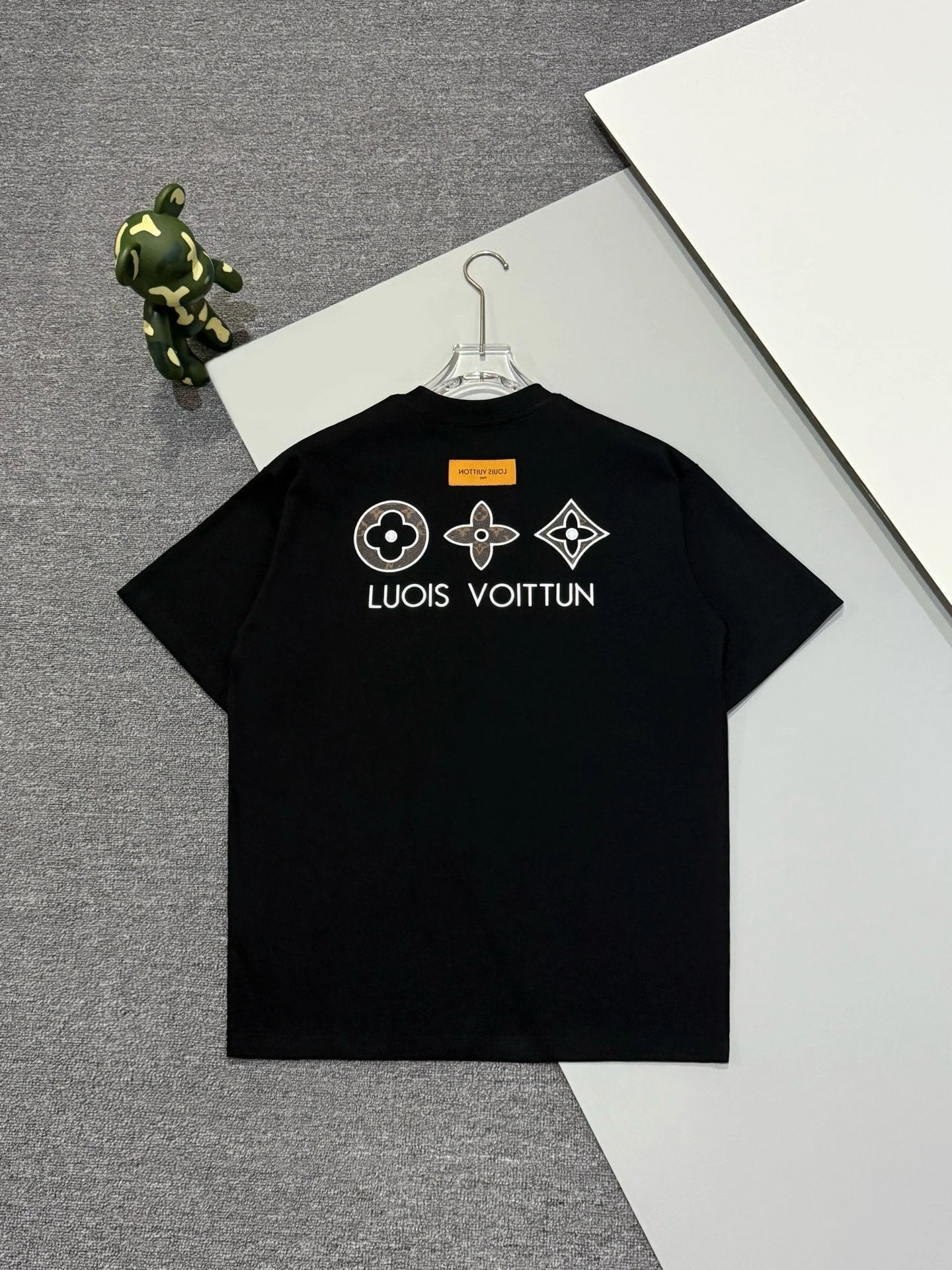 Louis Vuitton LV T-shirt Back Patch Embroidery logo round Neck Short Sleeve25ss New Pure Cotton Unisex Style T T-shirt OS Loose Fit Base Shirt Half Sleeve T-Shirt Top Half Sleeve