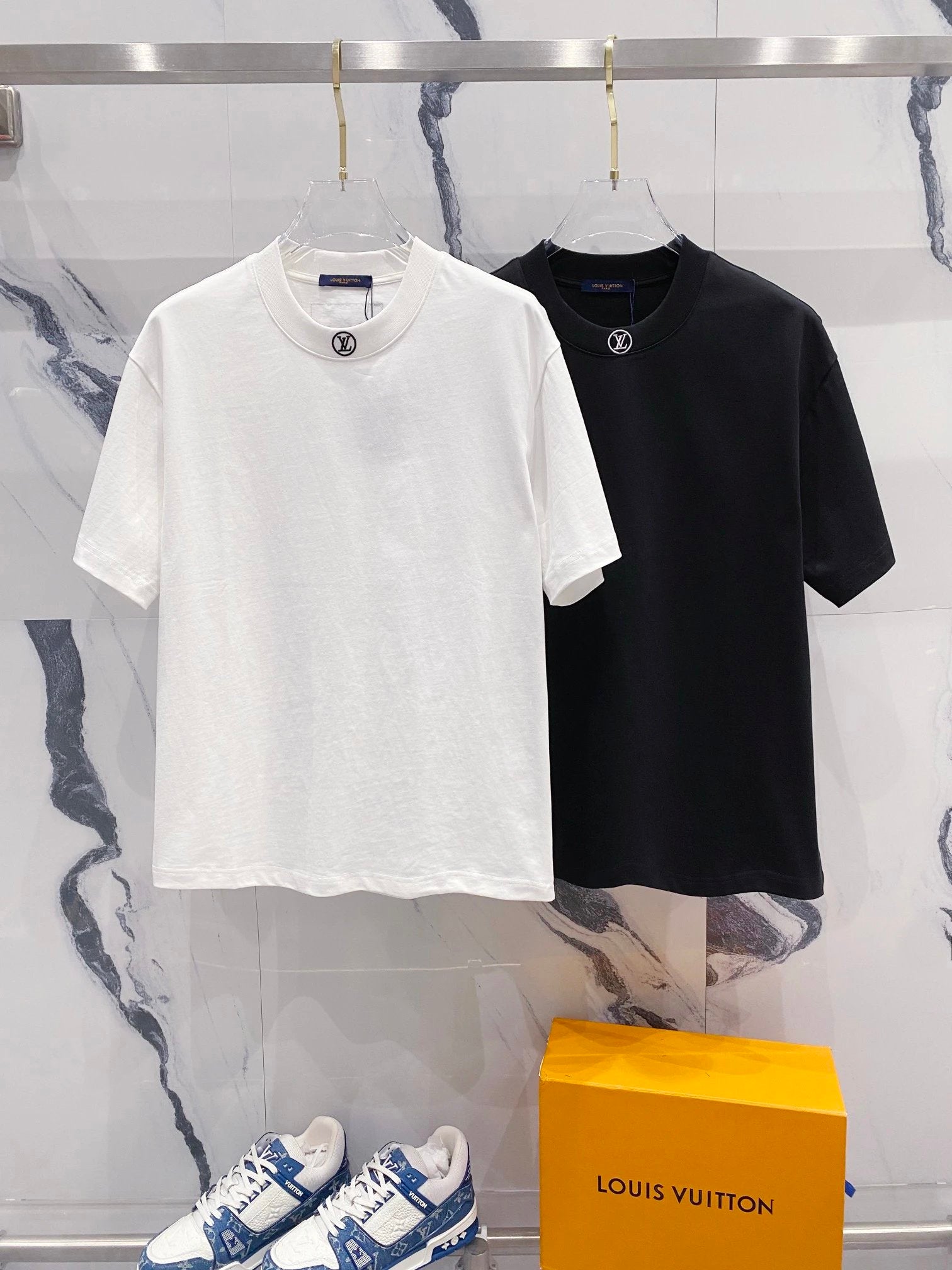 Louis Vuitton LV T-shirt Minimalist Round Neck Small Round Letter LOGO Embroidered Logo Crew Neck Short Sleeve Pure Cotton Unisex T T-shirt OS Loose Fit Casual T-Shirt