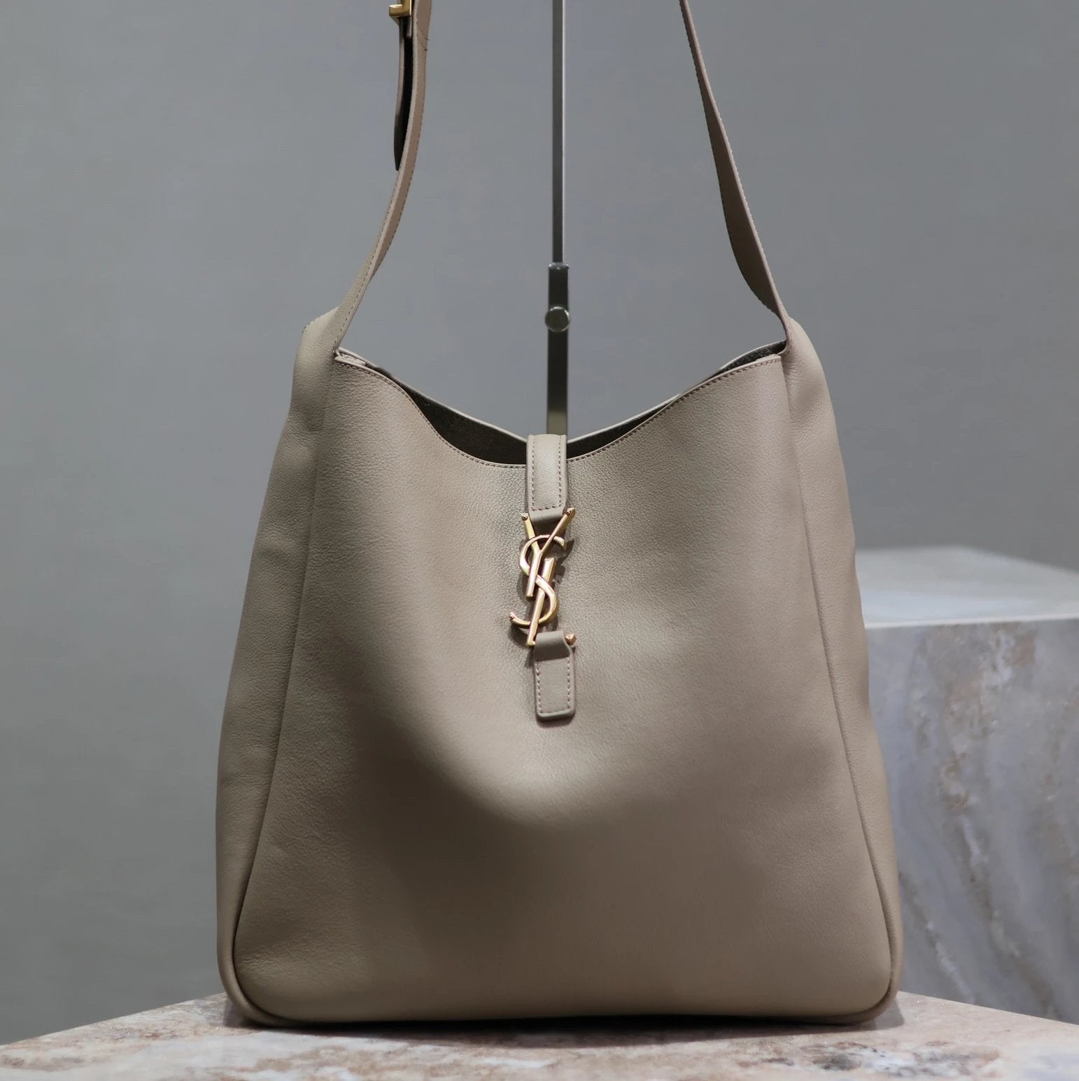 YSL Women's Bag Top version 【Super Original Leather】Park Caiying Same Style New LE5A7hobo Handbag Underarm Bag Handbag Vintage Shoulder Bag for Women Underarm Bag hobo Bag Underarm Bag Women's Bag Bucket Bag23New Autumn and Winter Suede Large Bucket Bag75