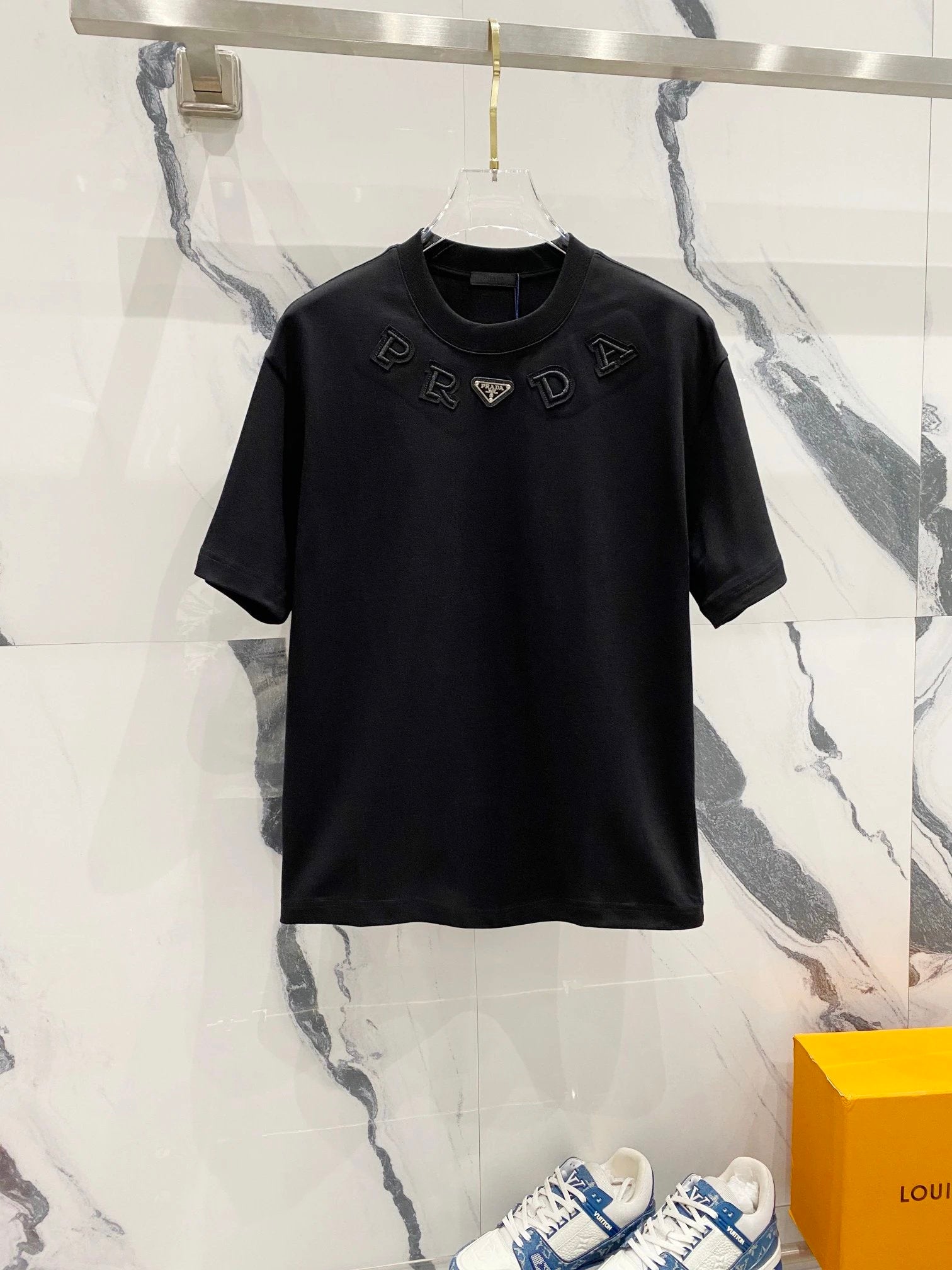 PRADA T-shirt Curved Letter Embroidery LOGO Triangle Logo Iron Badge Round Neck Short Sleeve Pure Cotton Unisex T T-shirt OS Loose Fit Casual T-Shirt