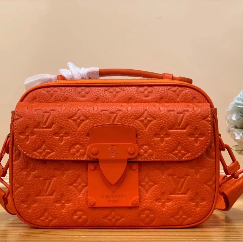 Louis Vuitton LV Men's Bag Top version 【Original Leather Heavy Recommend】M584892021New men's bag SLOC Black Lychee Pattern Cowhide Embossed Men's Bag Men's Shoulder Messenger Bag Portable Camera Bag Men's Backpack Casual Bag