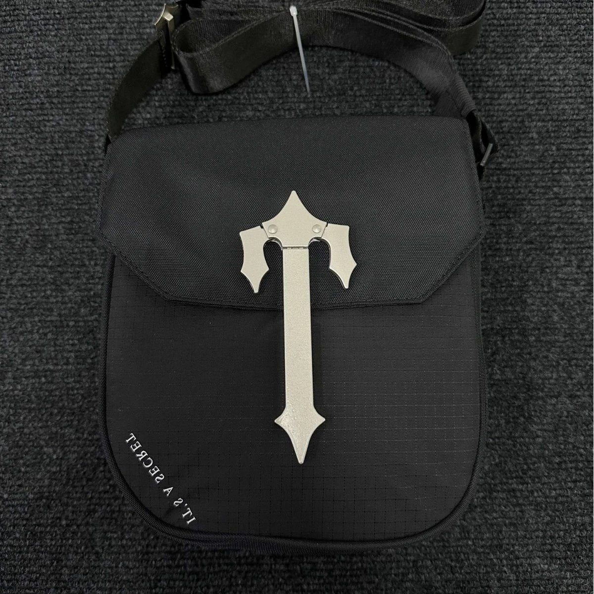 Trapstar Bag European and American New Bag Metal Black Logo Buckle Crossbody Bag Casual Retro Black Messenger Bag Couple Style