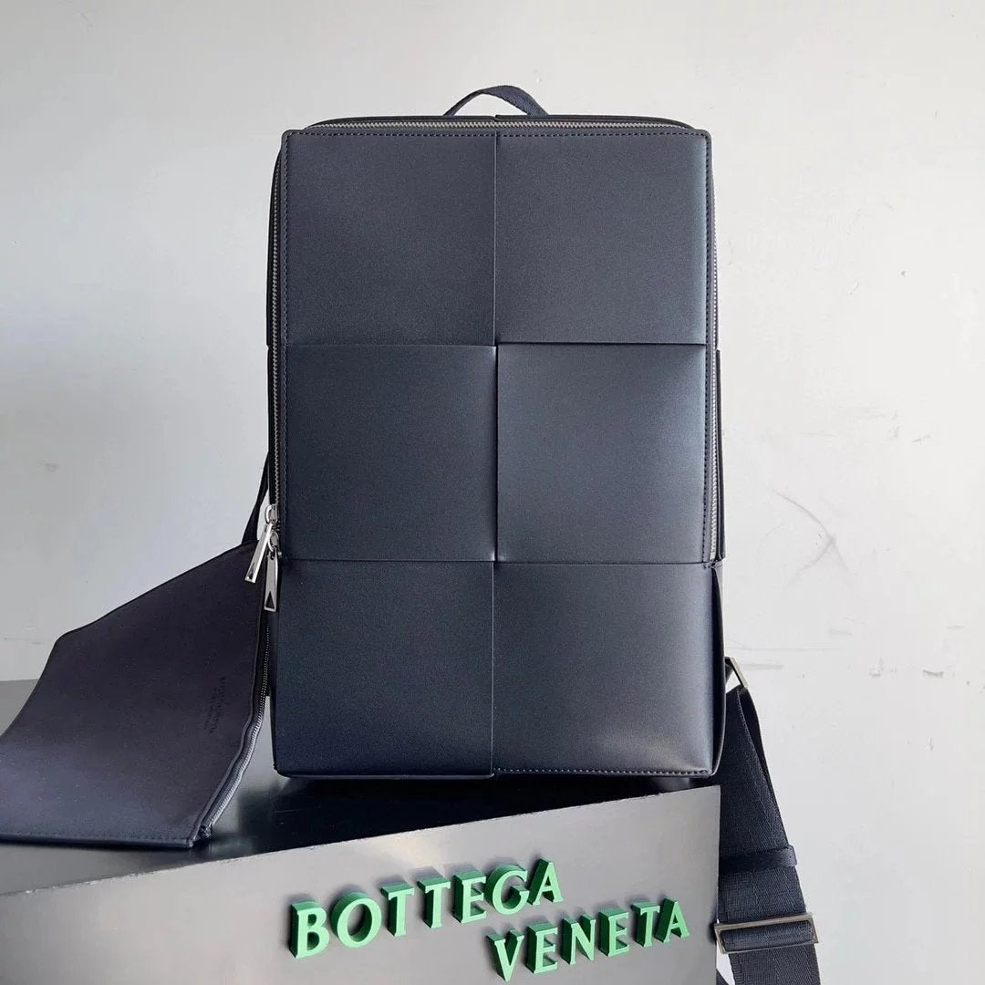 Bottega Veneta Men's Bag Top version Original Imported Leather Surrogate Shopping Grade Latest Large Plaid Woven Backpack Arco Storage Bag Men's Bag Large Backpack Casual Bag Hiking Backpack Luggage Bag Fashion Feeling Full as Always Leather Super Texture