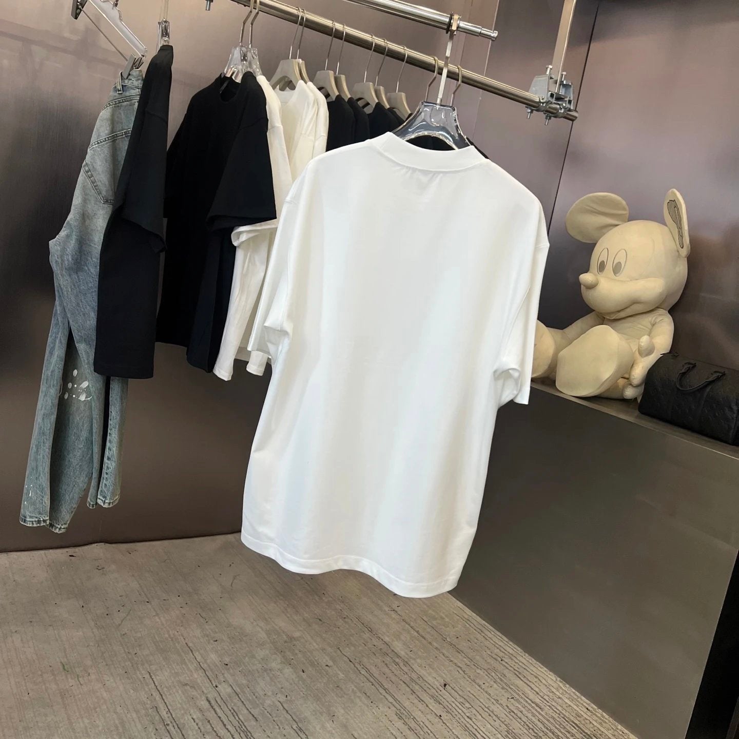 LOEWE T-shirt Heart Pattern Embroidery on the Chest logo round Neck Short Sleeve25ss New Pure Cotton Unisex Style T Casual T-Shirt Base Layer Shirt OS Loose Fit Half Sleeve Top Plus Size