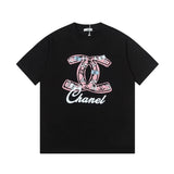 Chanel T-shirt Short Sleeve T T-shirt24ss New Printed round Neck T T-shirt Short Sleeve
Pure Cotton Fabric Washing Water，Soft and Delicate。Exquisite Workmanship，The Thickness Is Moderate, and the Cylinder Is Elegant and Elegant.。Same Style for Men and Wom