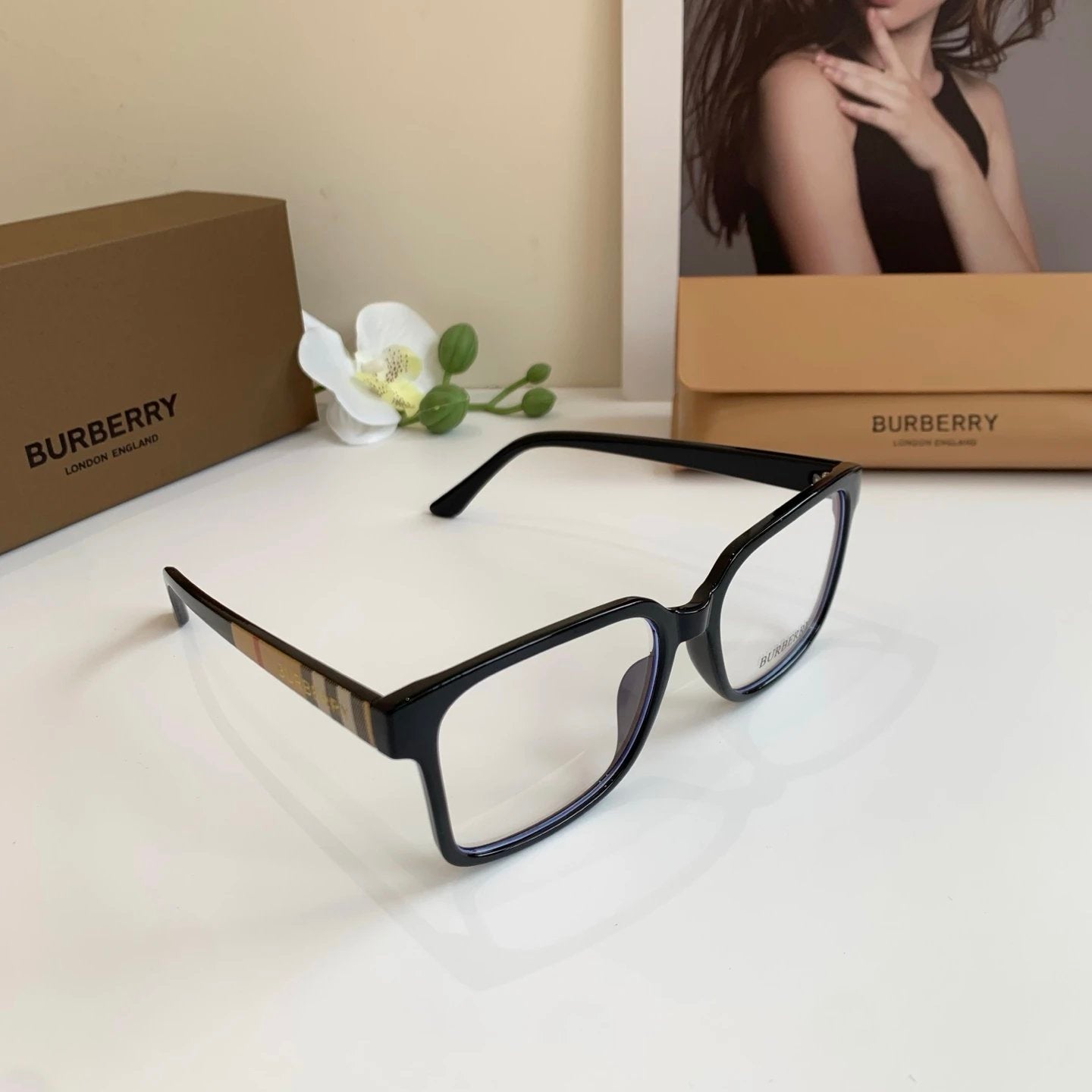 Burberry sunglasses Plaid Trimmed Temple Sunglasses Slimming Non-Prescription Unisex Couple Style UV Protection Driving Beach Fishing25ss New Sports Casual Versatile