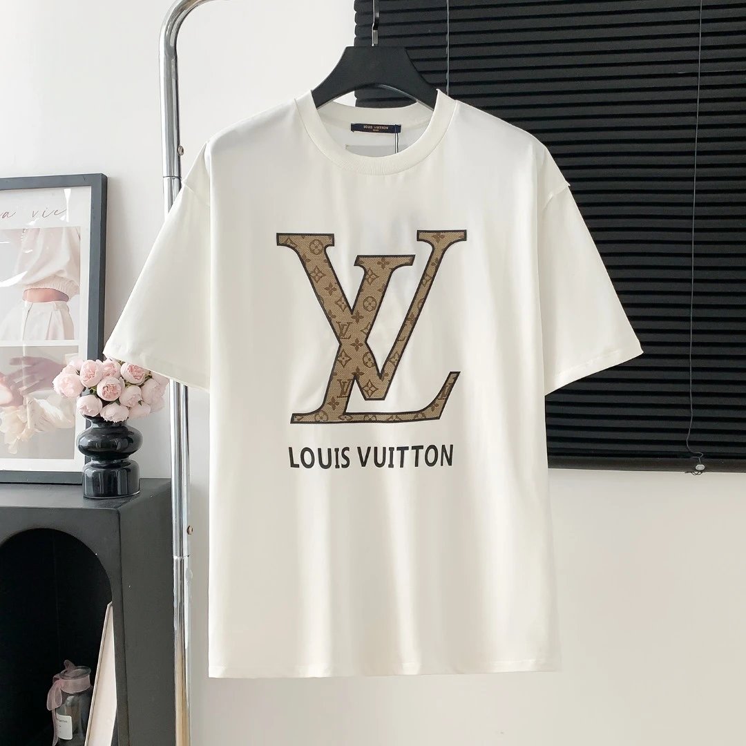 Louis Vuitton LV T-shirt Chest logo Silicone Craft Round Neck Short Sleeve25ss New Pure Cotton Unisex Style T Casual T-Shirt Base Layer Shirt OS Loose Fit Half Sleeve Top Plus Size