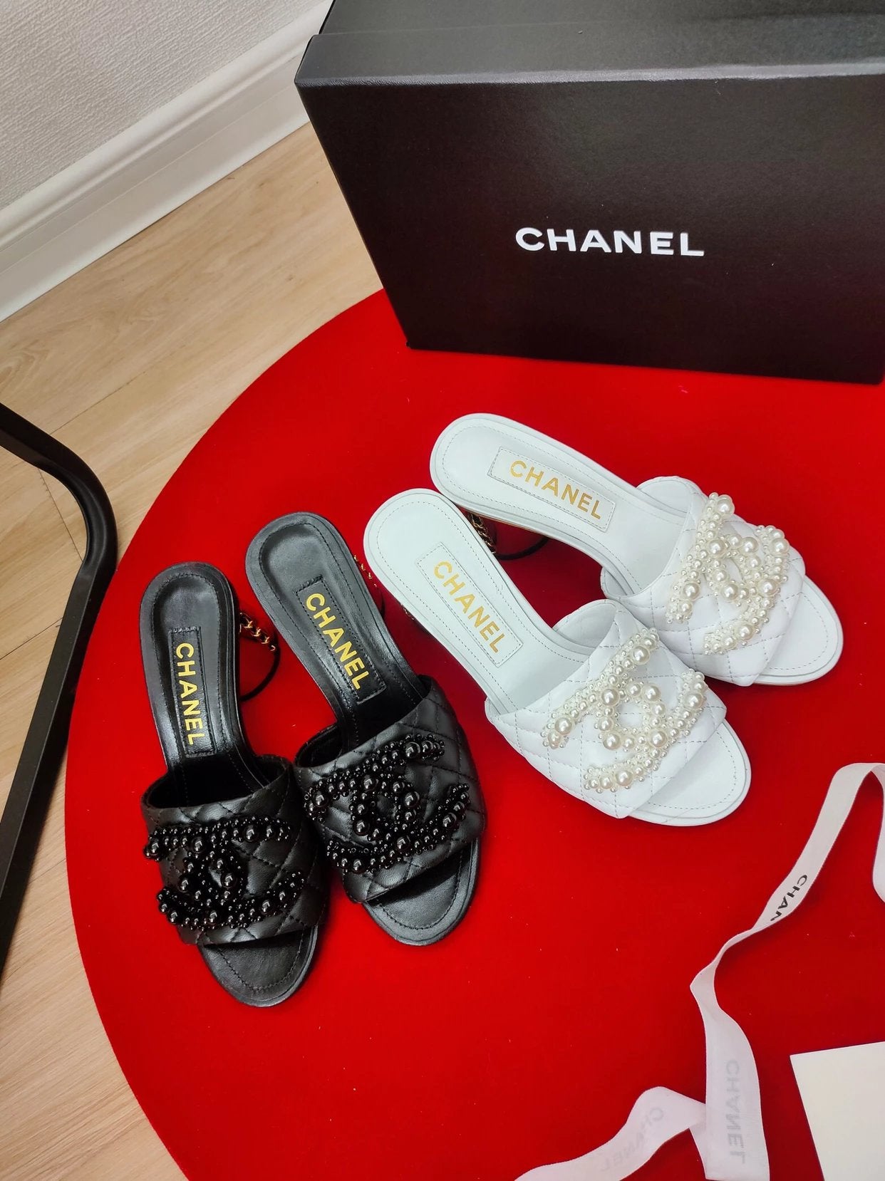 Chanel Shoes Spring and Summer New High Heel Slippers
Every Summer's Sandals Are an Essential Travel Item for Girls.，Super Beautiful Pearl logo Decoration，Full of Fairy Air，This Sandal Is Very Comfortable on the Feet，Very Thin，