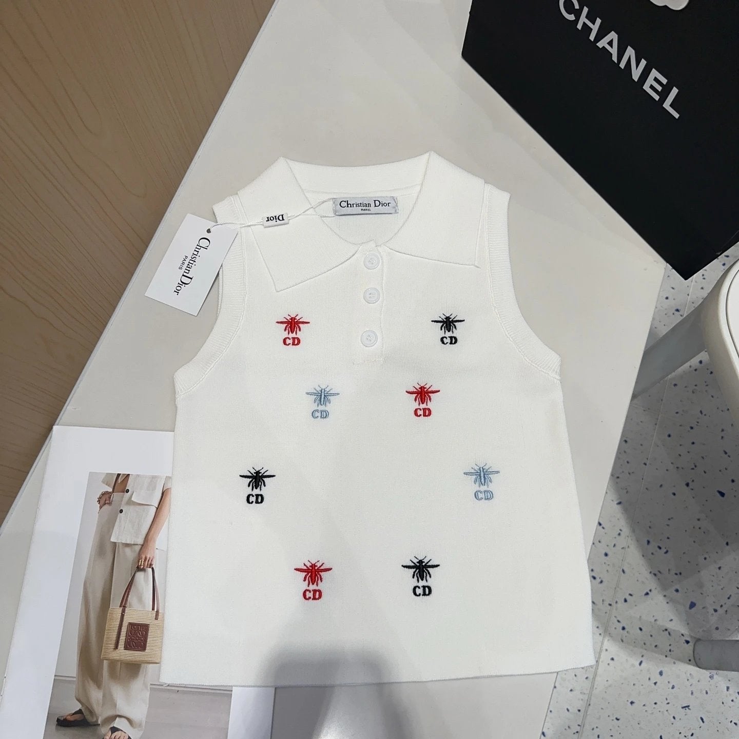 Dior T-shirt Alphabet Bee Embroidery All Over logo Sleeveless Short Sleeve Sleeveless Vest25ss New Pure Cotton Women's Base Shirt T T-shirt OS Loose Fit Half Sleeve T-Shirt